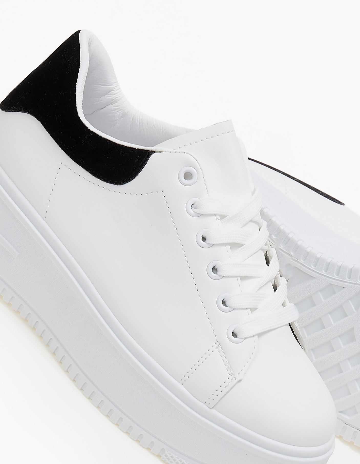 Basic sneakers με κορδόνια - Μαύρο φωτογραφία