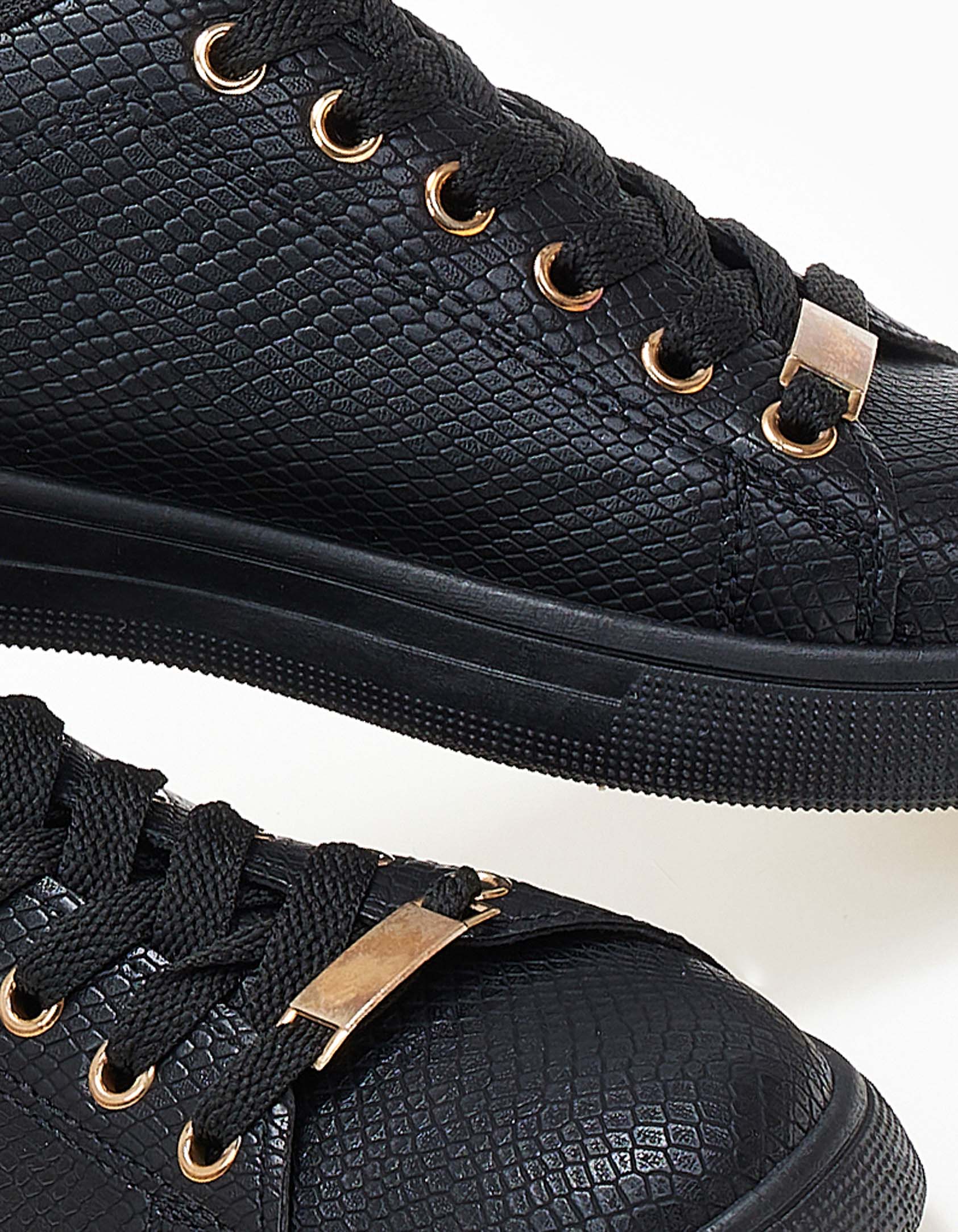 Basic sneakers με χρυσές λεπτομέρειες - Μαύρο-Μαύρο φωτογραφία