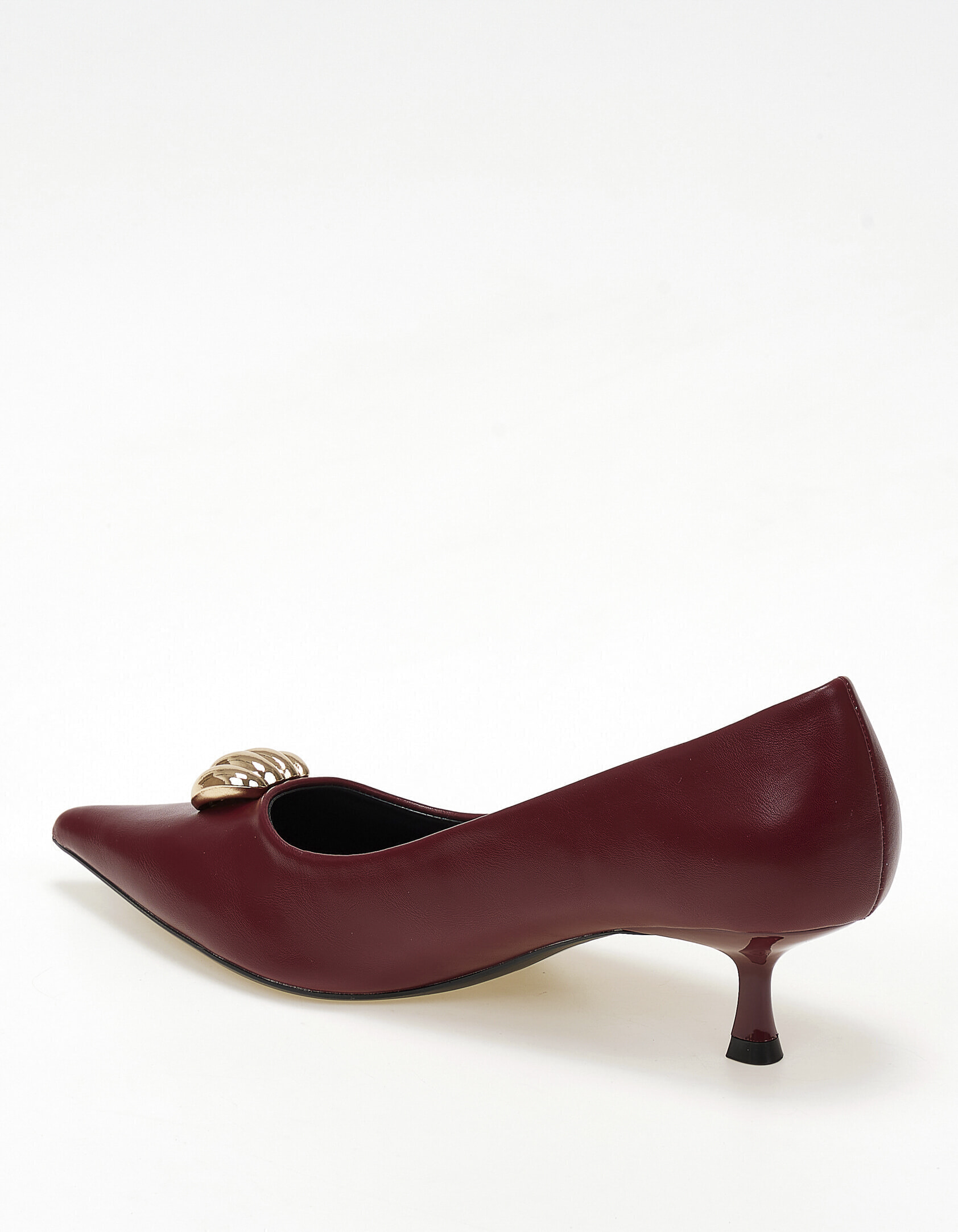 Chic γόβες με μεταλλική χρυσή λεπτομέρεια - Μπορντώ φωτογραφία