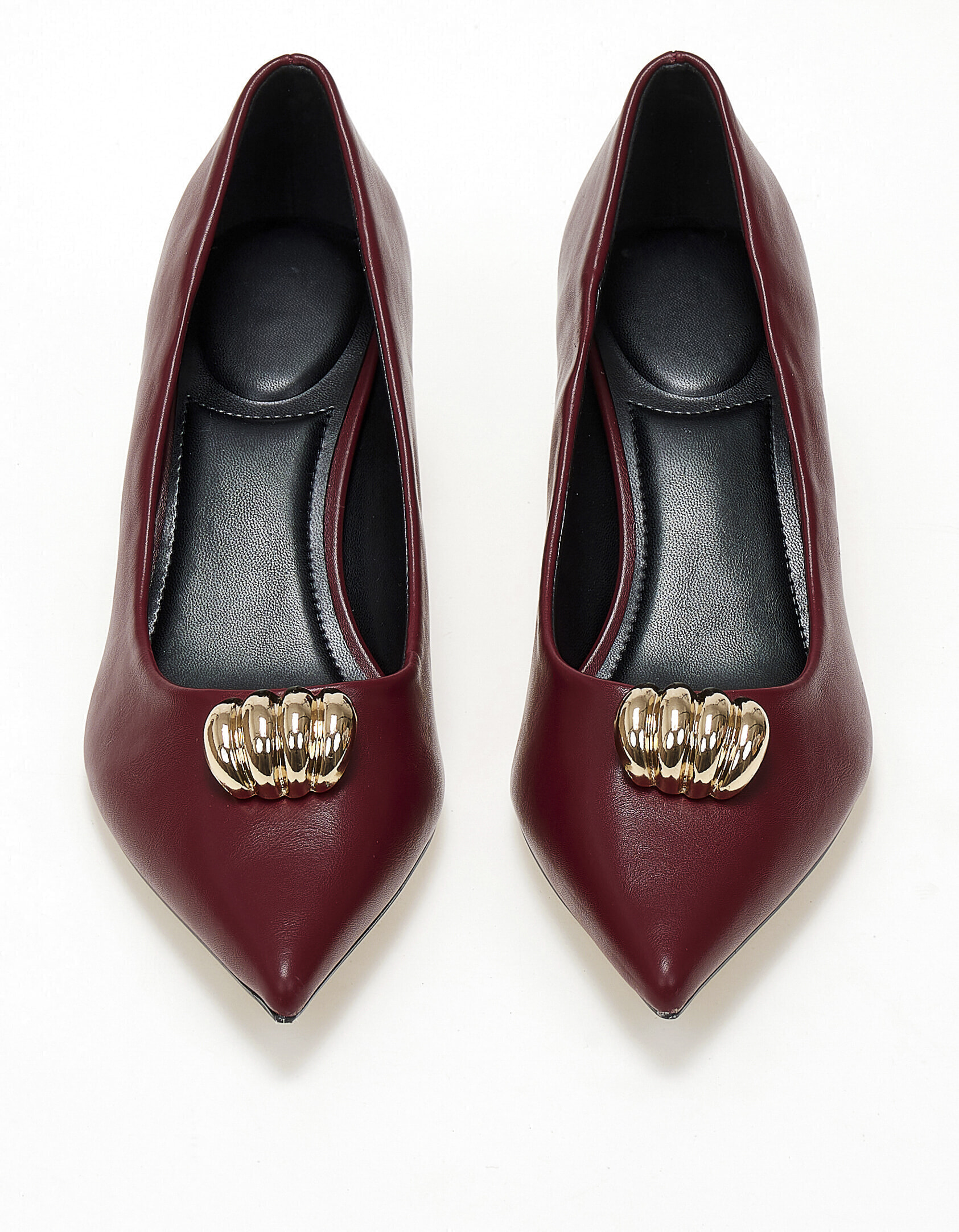 Chic γόβες με μεταλλική χρυσή λεπτομέρεια - Μπορντώ φωτογραφία