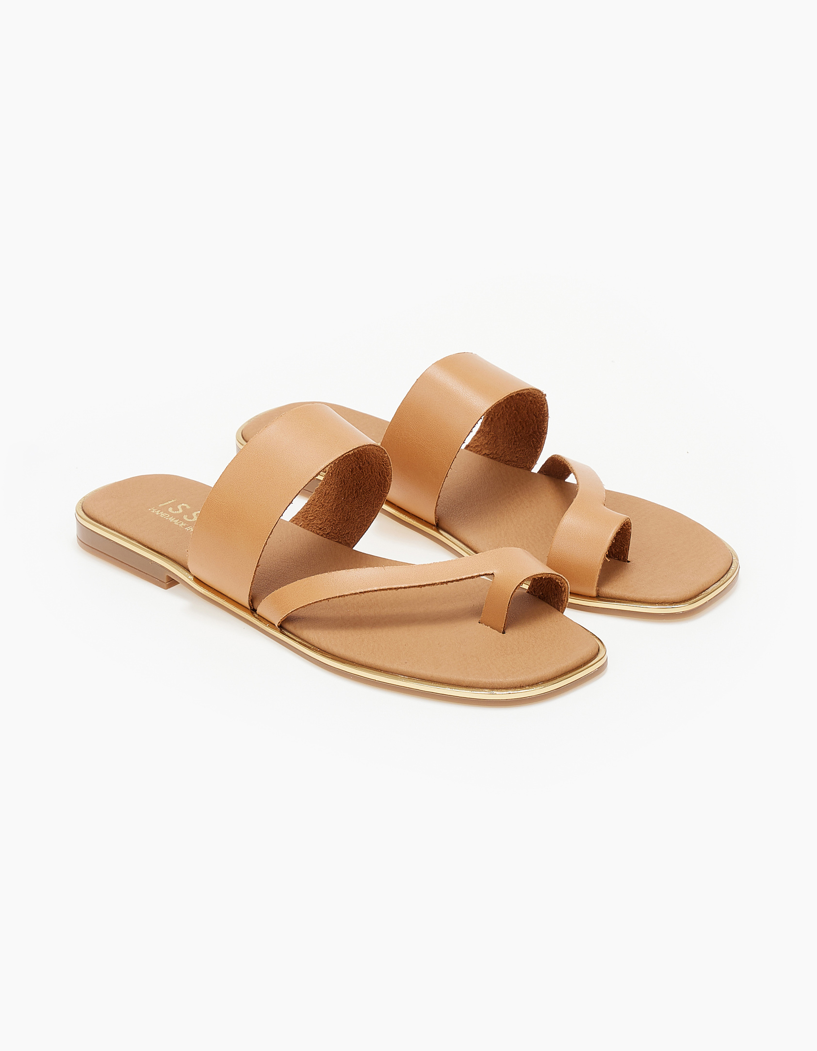 Φλατ σανδάλια με λοξό λουρί - Μπεζ