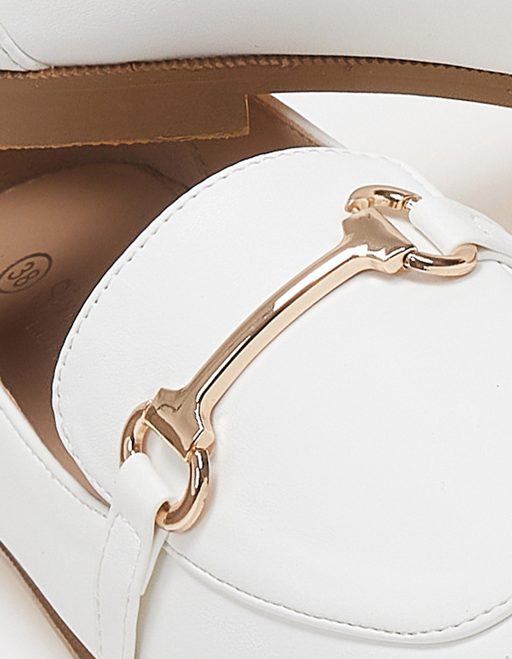 Loafers με διακοσμητική αγκράφα - Λευκό φωτογραφία