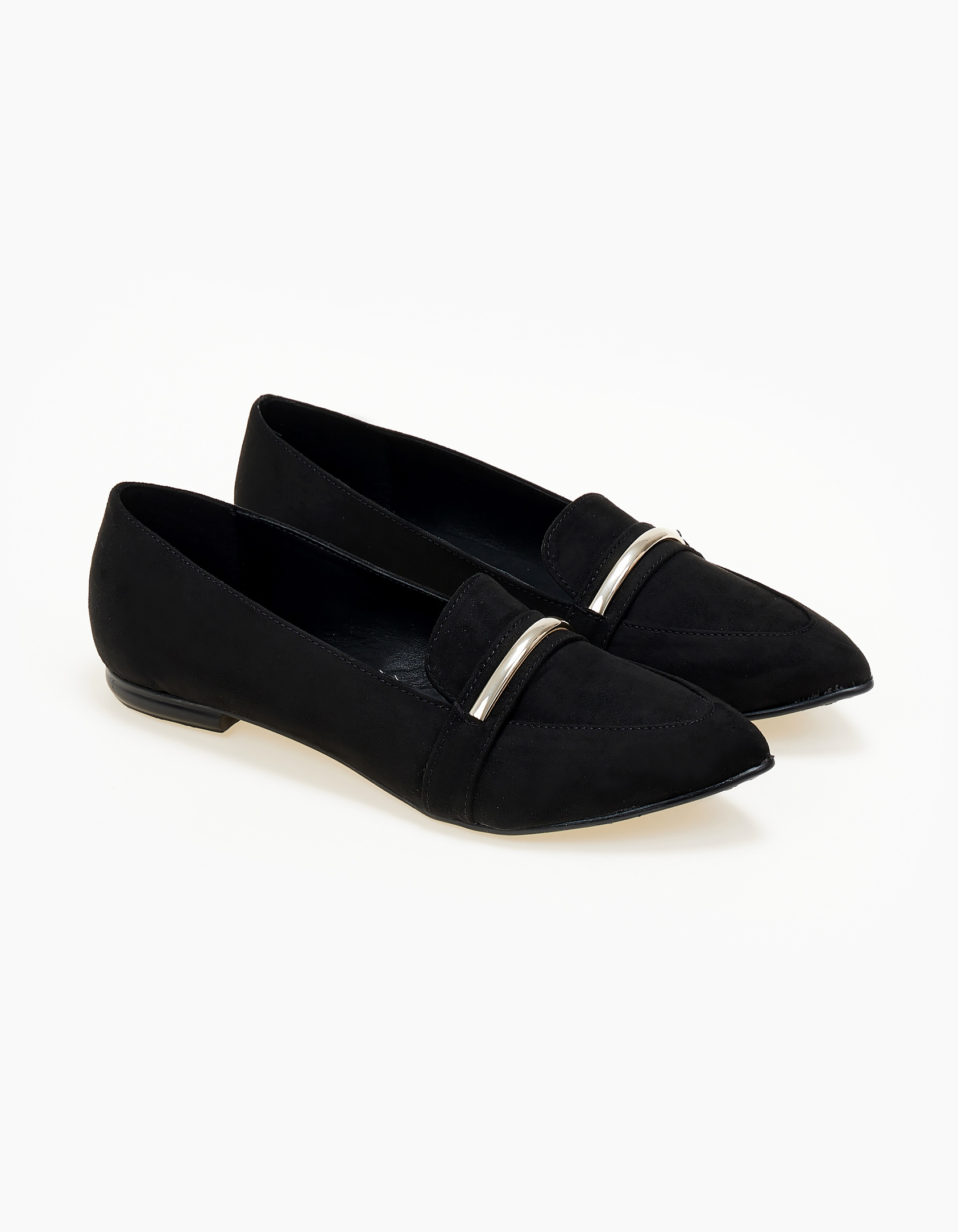 Μυτερά loafers με διακοσμητική αγκράφα - Μαύρο