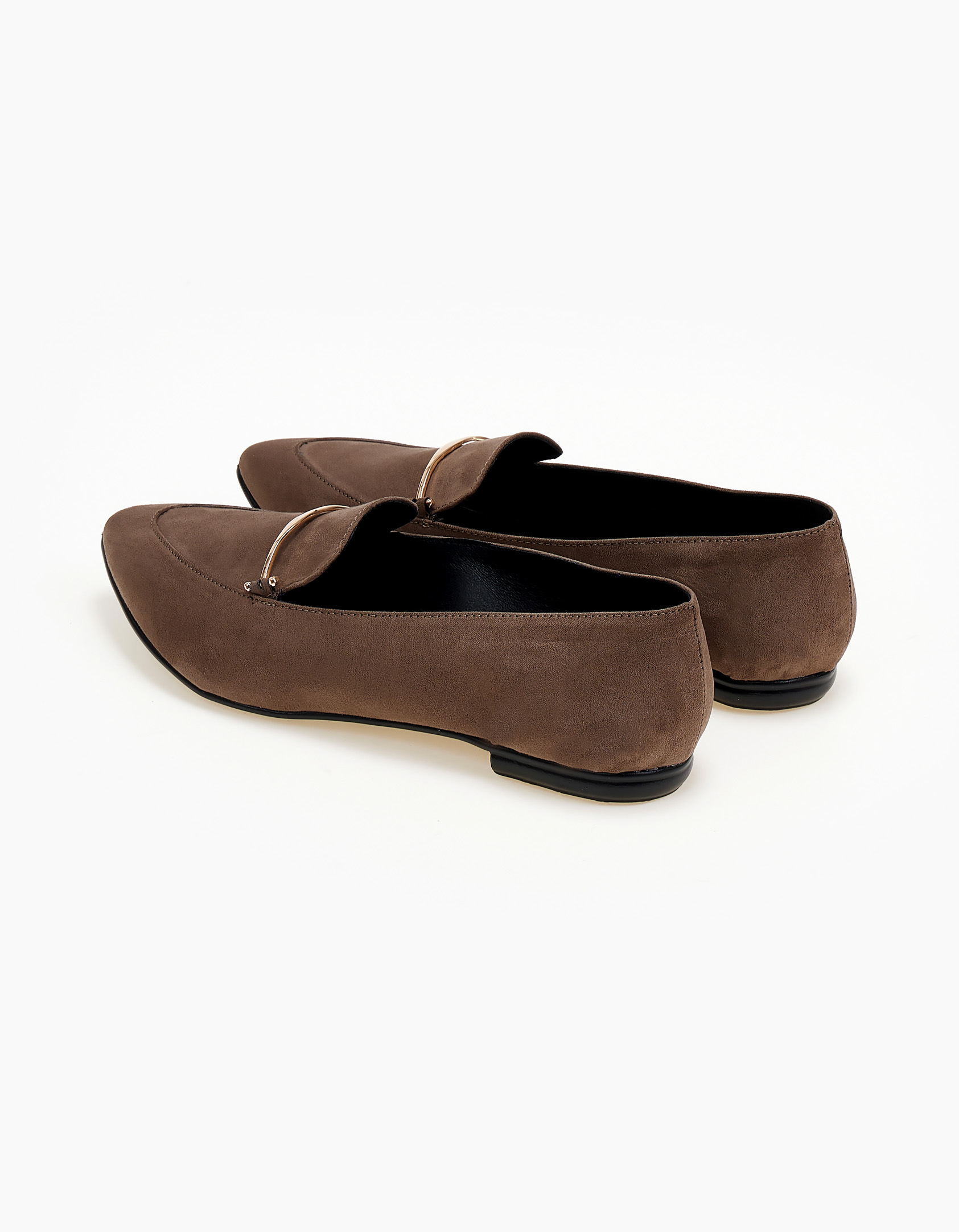 Μυτερά καστόρινα loafers με μεταλλική λεπτομέρεια - Πούρο φωτογραφία
