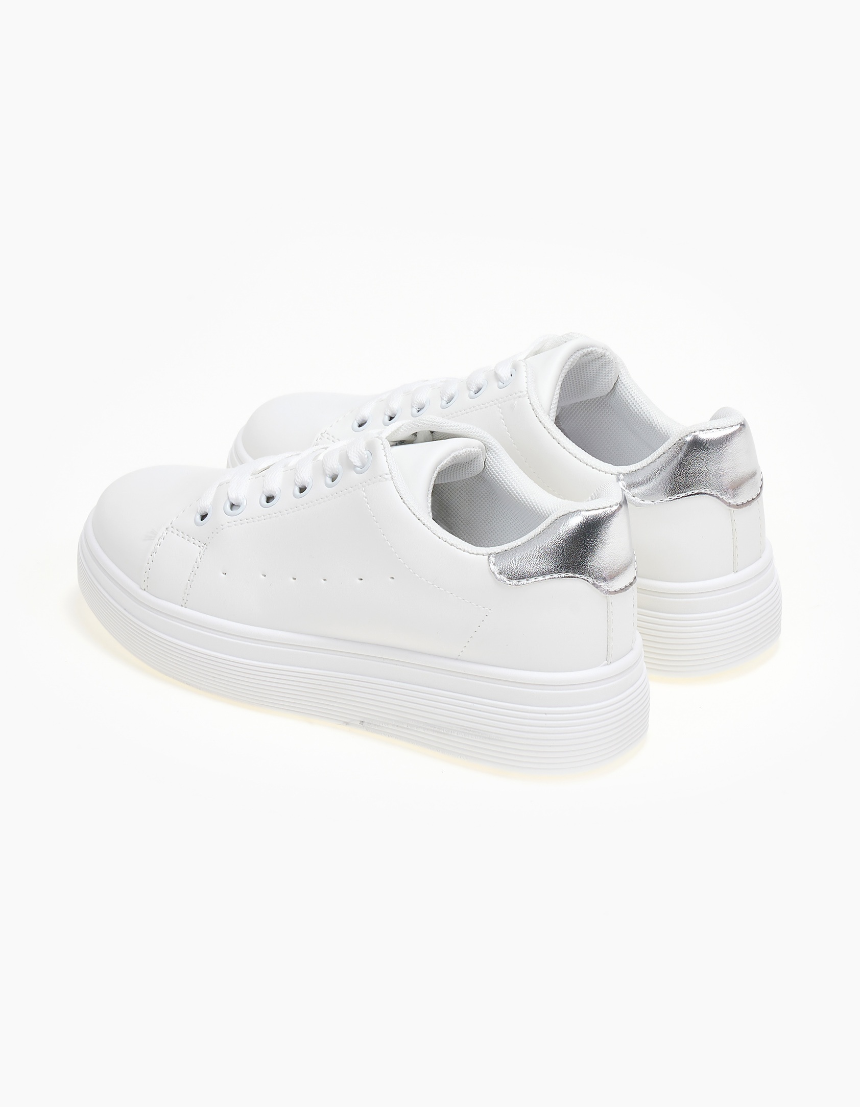 Basic sneakers με χρωματική λεπτομέρεια - Ασημί φωτογραφία