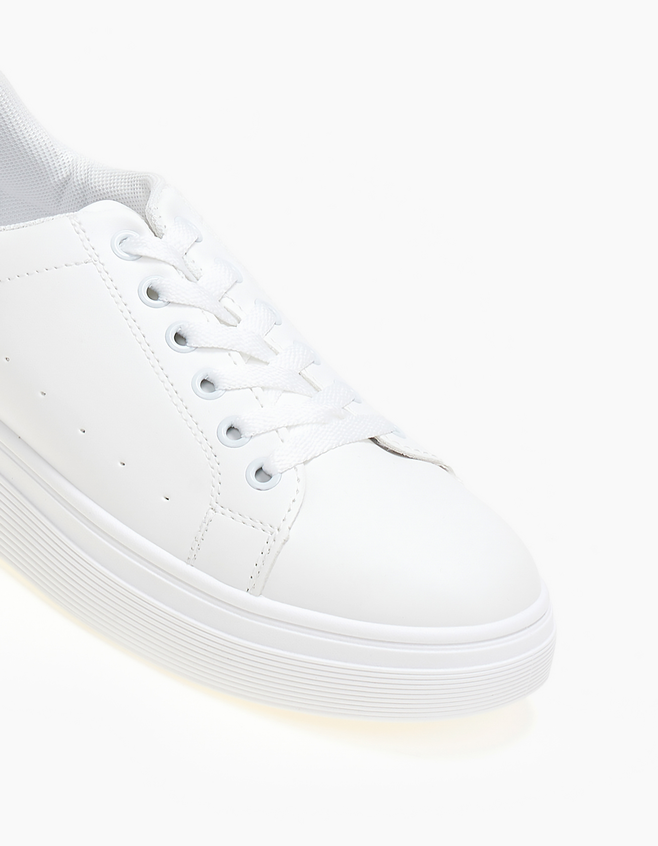 Basic sneakers με χρωματική λεπτομέρεια - Μπεζ φωτογραφία