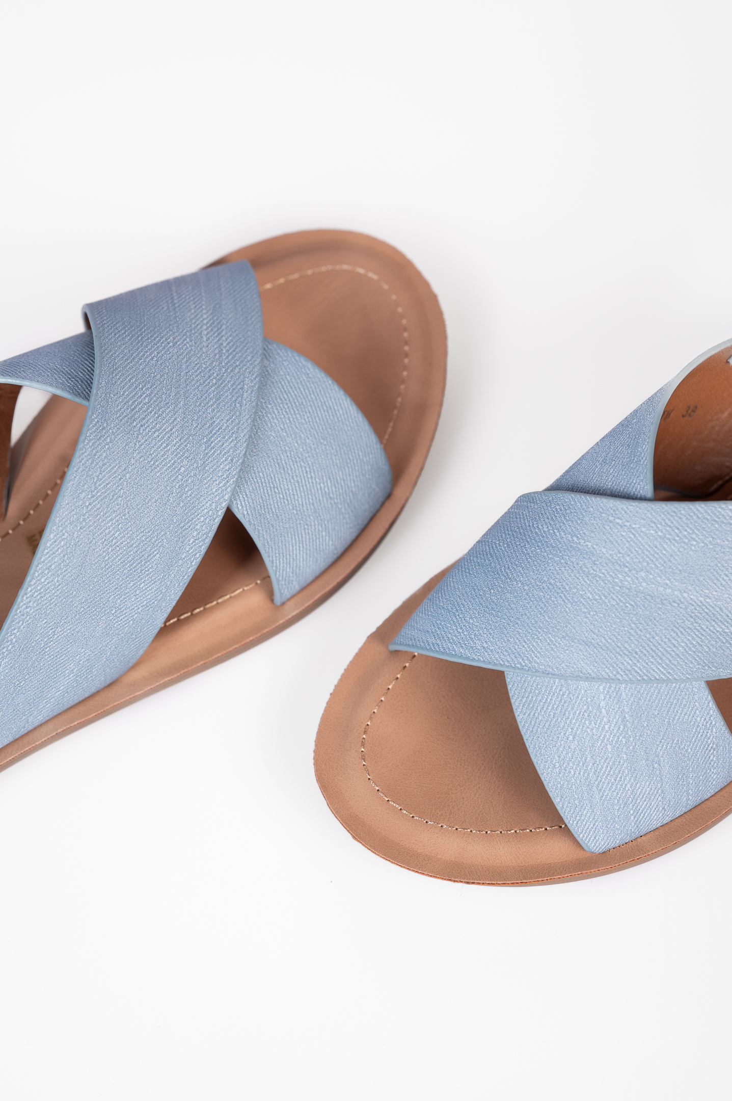Φλατ σανδάλια με χιαστί φάσες - Μπλε φωτογραφία