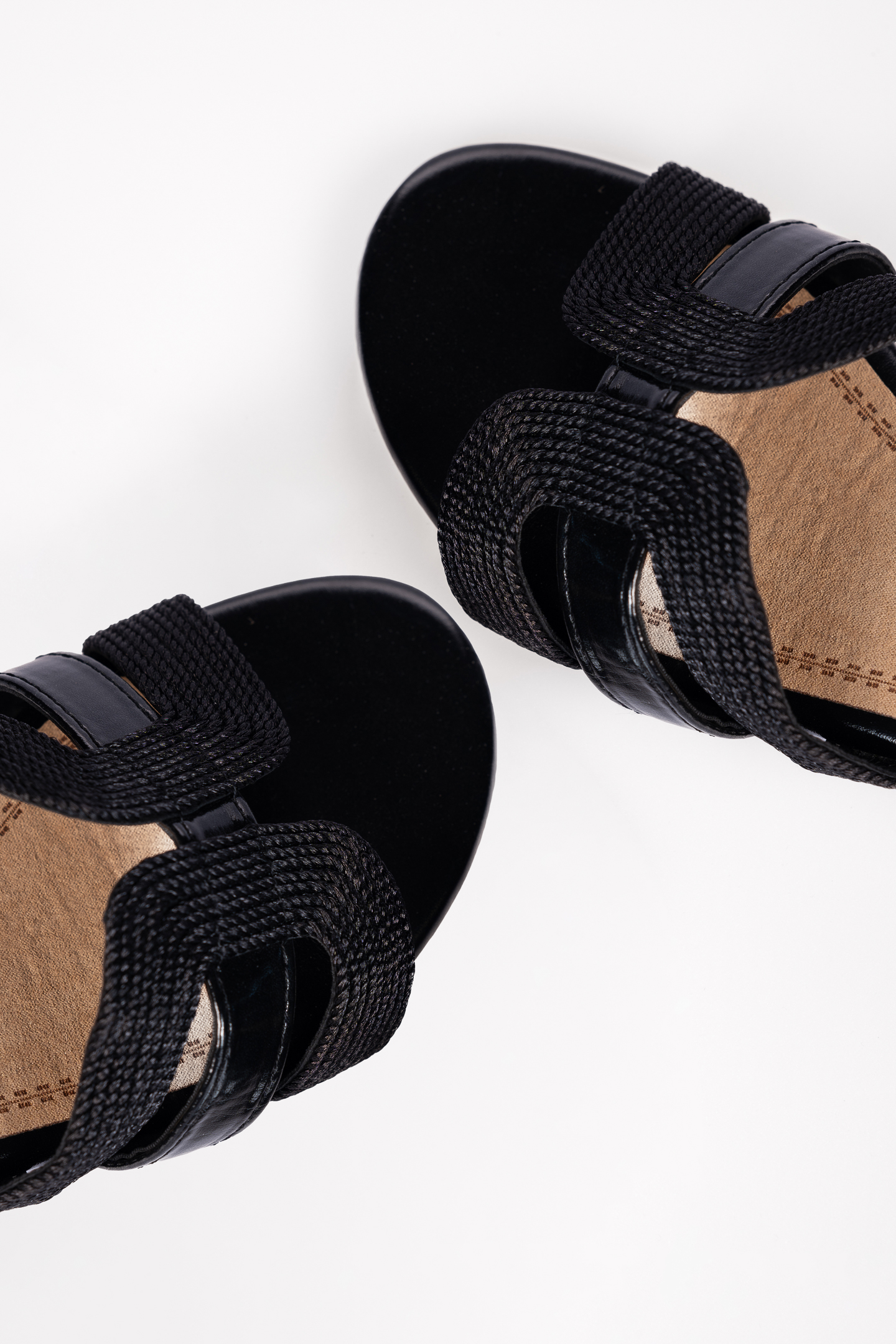 Χαμηλά mules με λουριά και πλεκτό σχέδιο - Μαύρο φωτογραφία