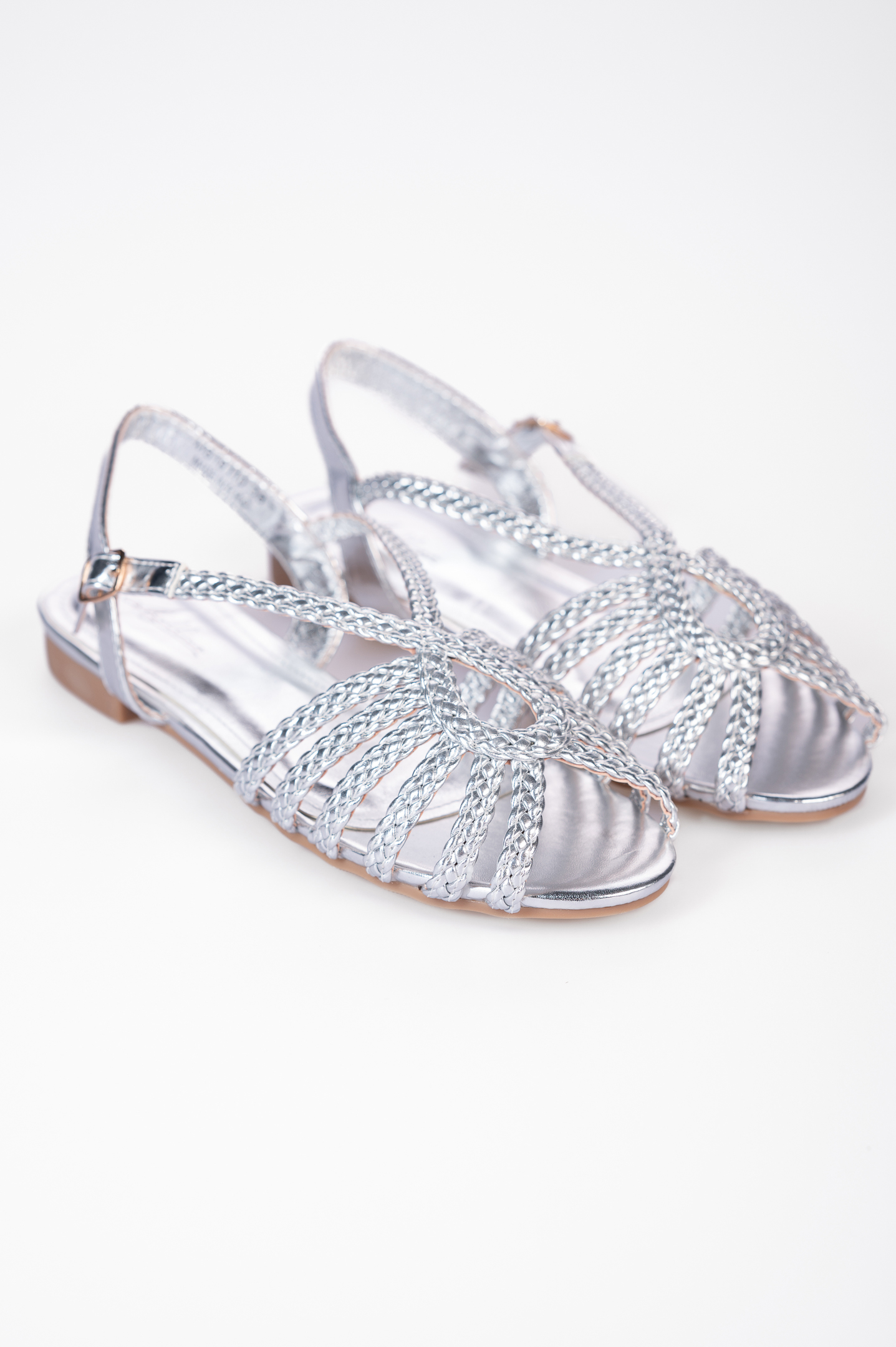 Φλατ σανδάλια με λουράκια σε πλεκτό σχέδιο - Ασημί