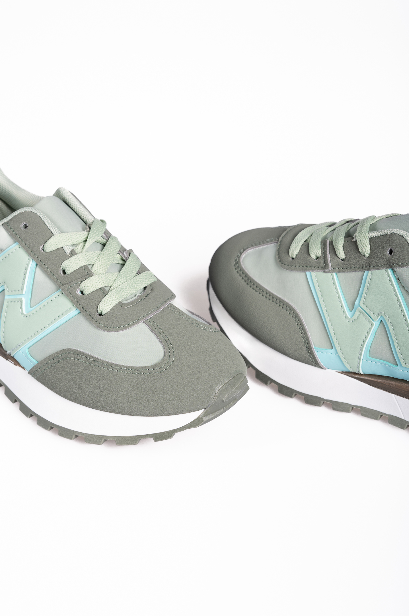 Γυναικεία sneakers - Πράσινο φωτογραφία