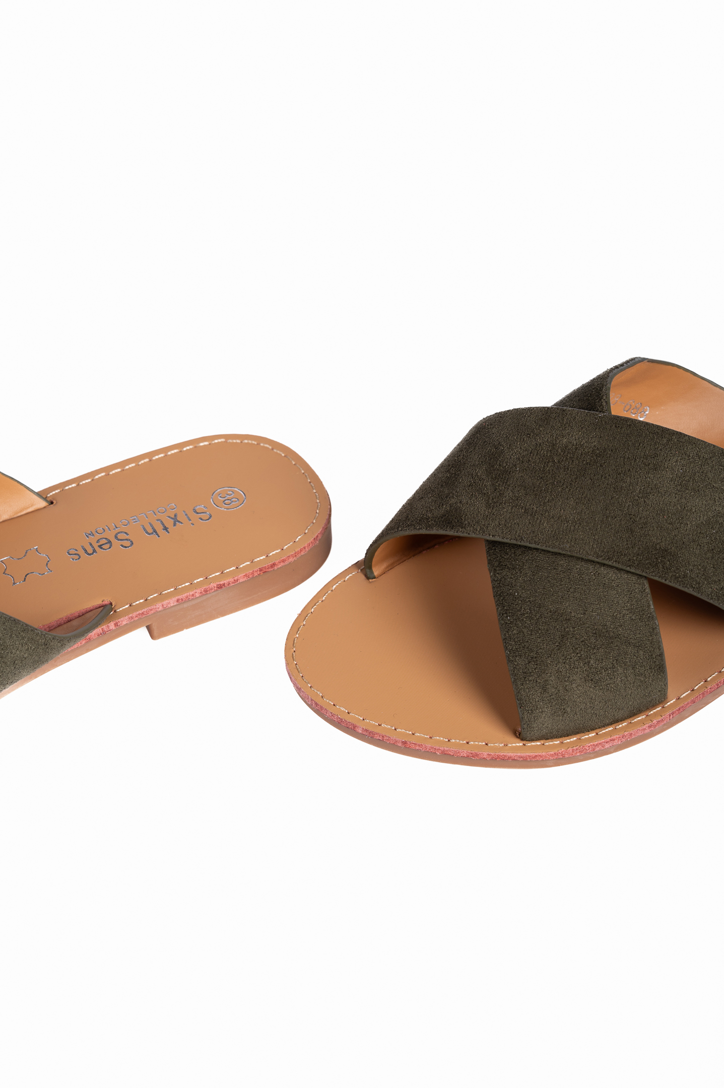 Flat σανδάλια χιαστί με suede υφή - Πράσινο φωτογραφία
