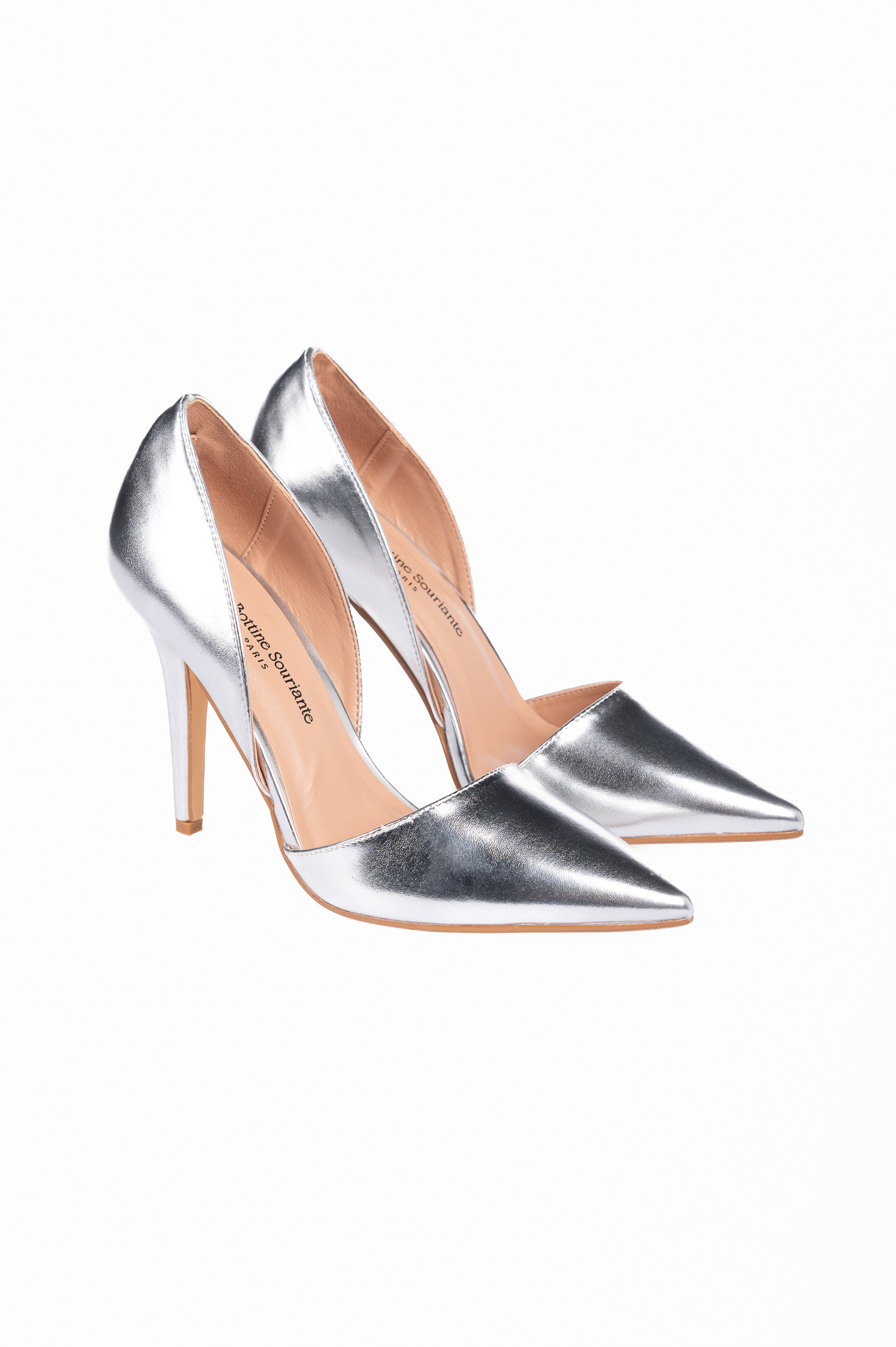 Μυτερές γόβες με λεπτό τακούνι και ανοίγματα - Ασημί