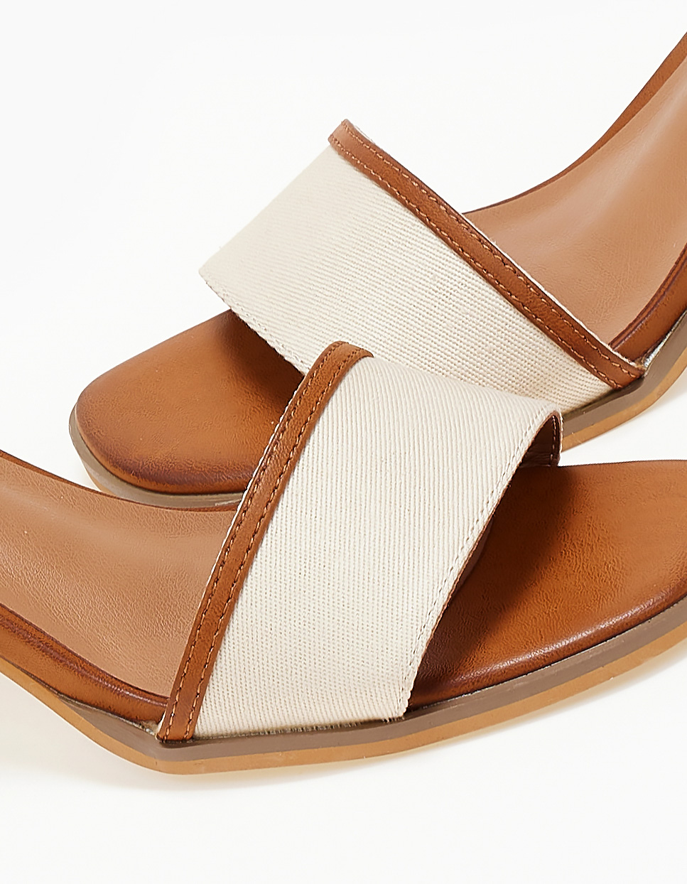 Πέδιλα με denim ύφασμα και χοντρό τακούνι - Μπεζ φωτογραφία