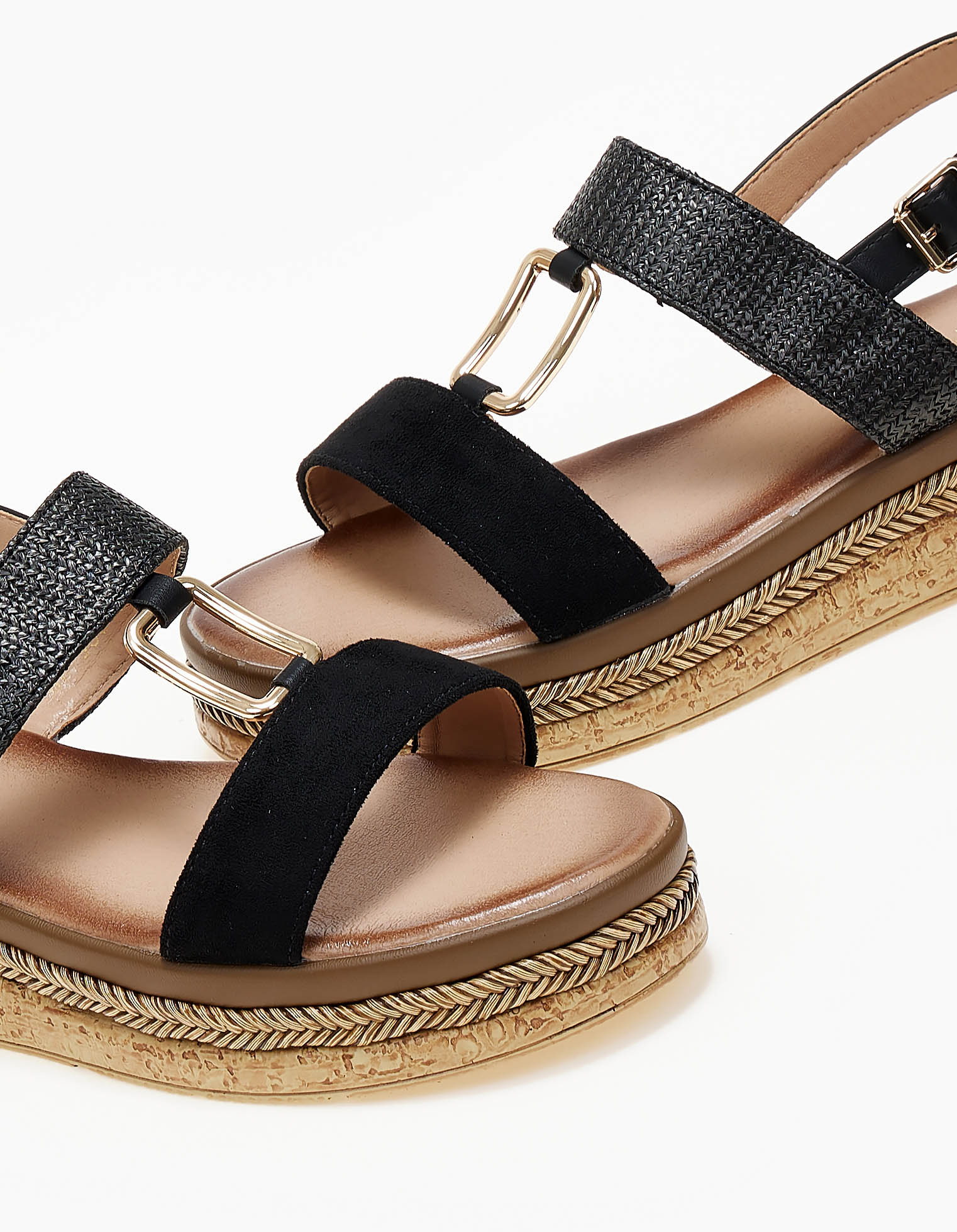 Σανδάλια flatform με μεταλλική λεπτομέρεια - Μαύρο φωτογραφία