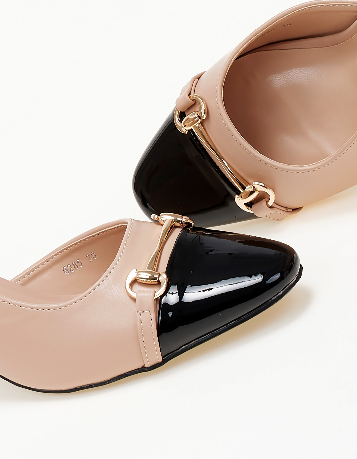 Open heel γόβες με χοντρό τακούνι και διχρωμία - Μπεζ φωτογραφία