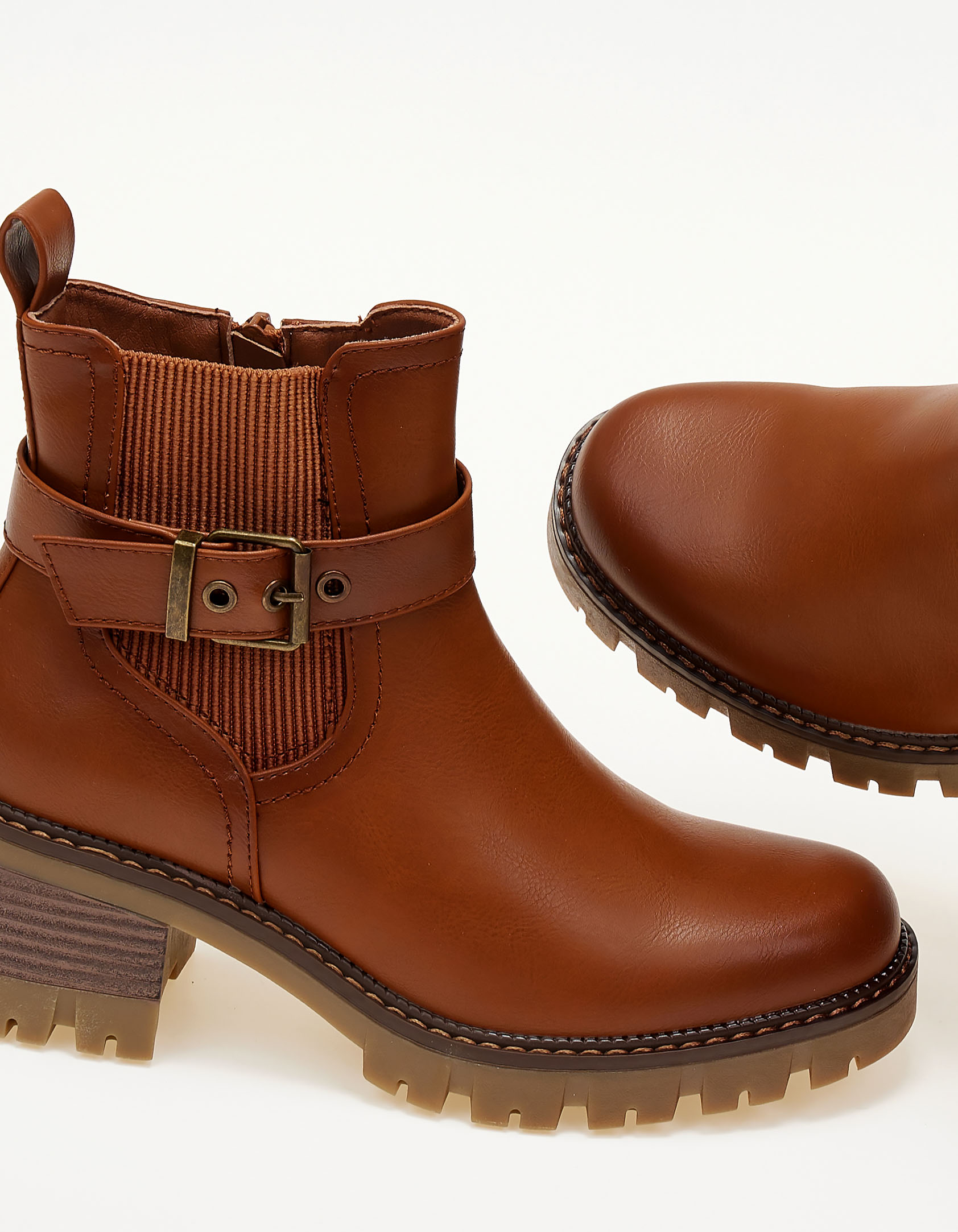 Ankle boots με χοντρό τακούνι και τρακτερωτή σόλα - Κάμελ φωτογραφία