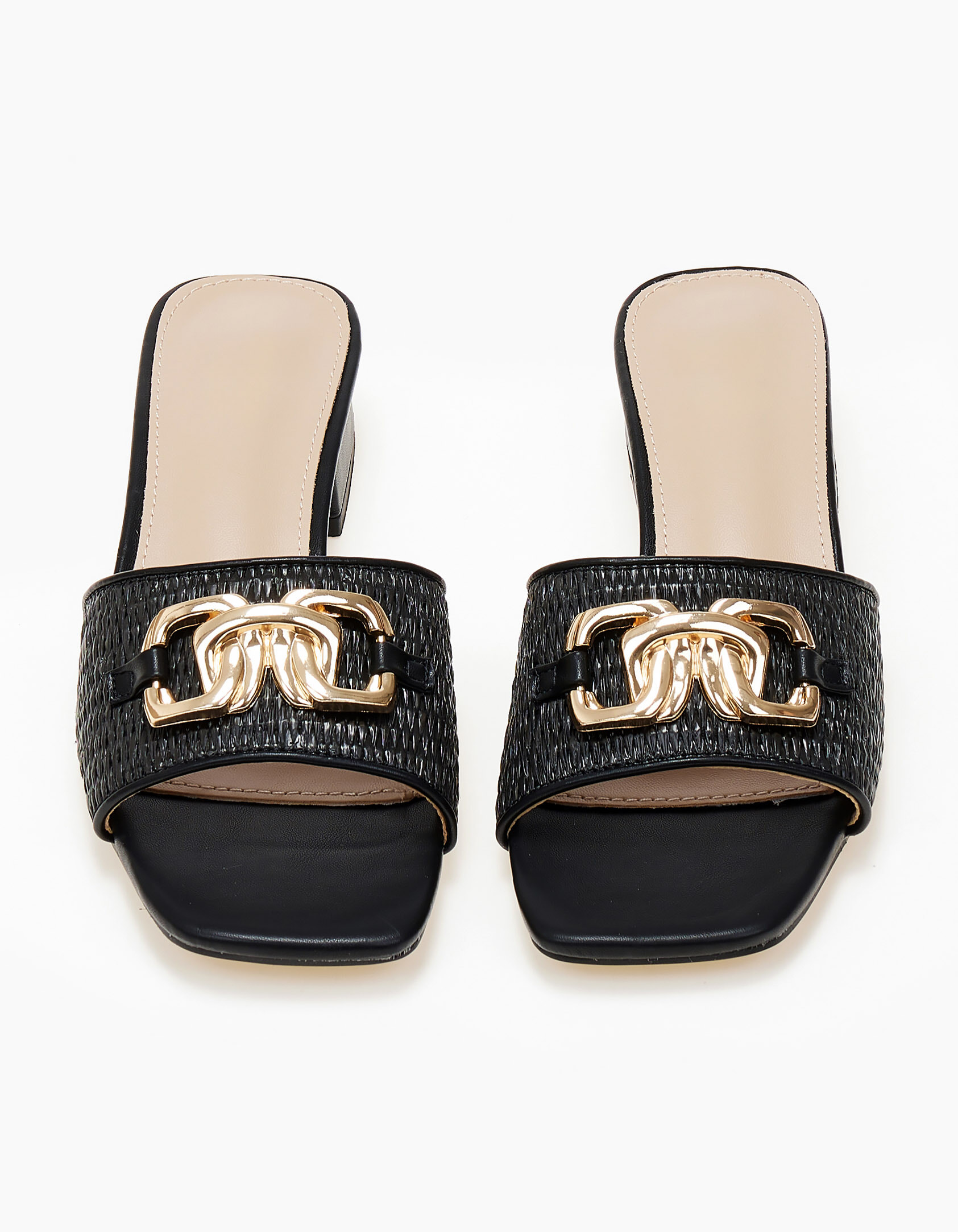 Χαμηλά mules σε καρέ γραμμή με μεταλλική λεπτομέρεια - Μαύρο φωτογραφία