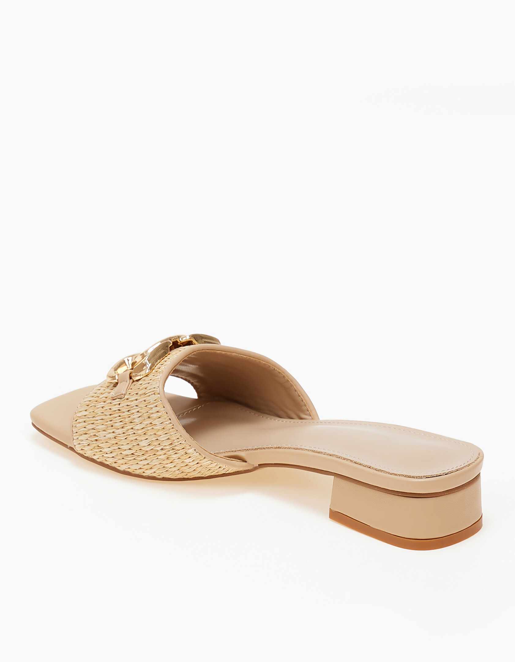 Χαμηλά mules σε καρέ γραμμή με μεταλλική λεπτομέρεια - Μπεζ φωτογραφία