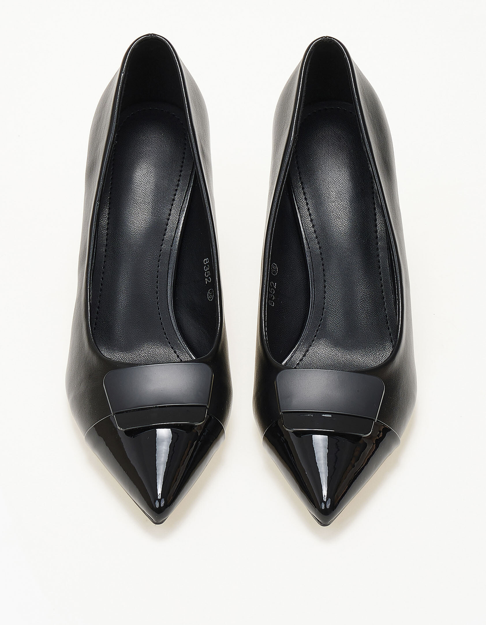 Γόβες με διακοσμητική αγκράφα - Μαύρο φωτογραφία