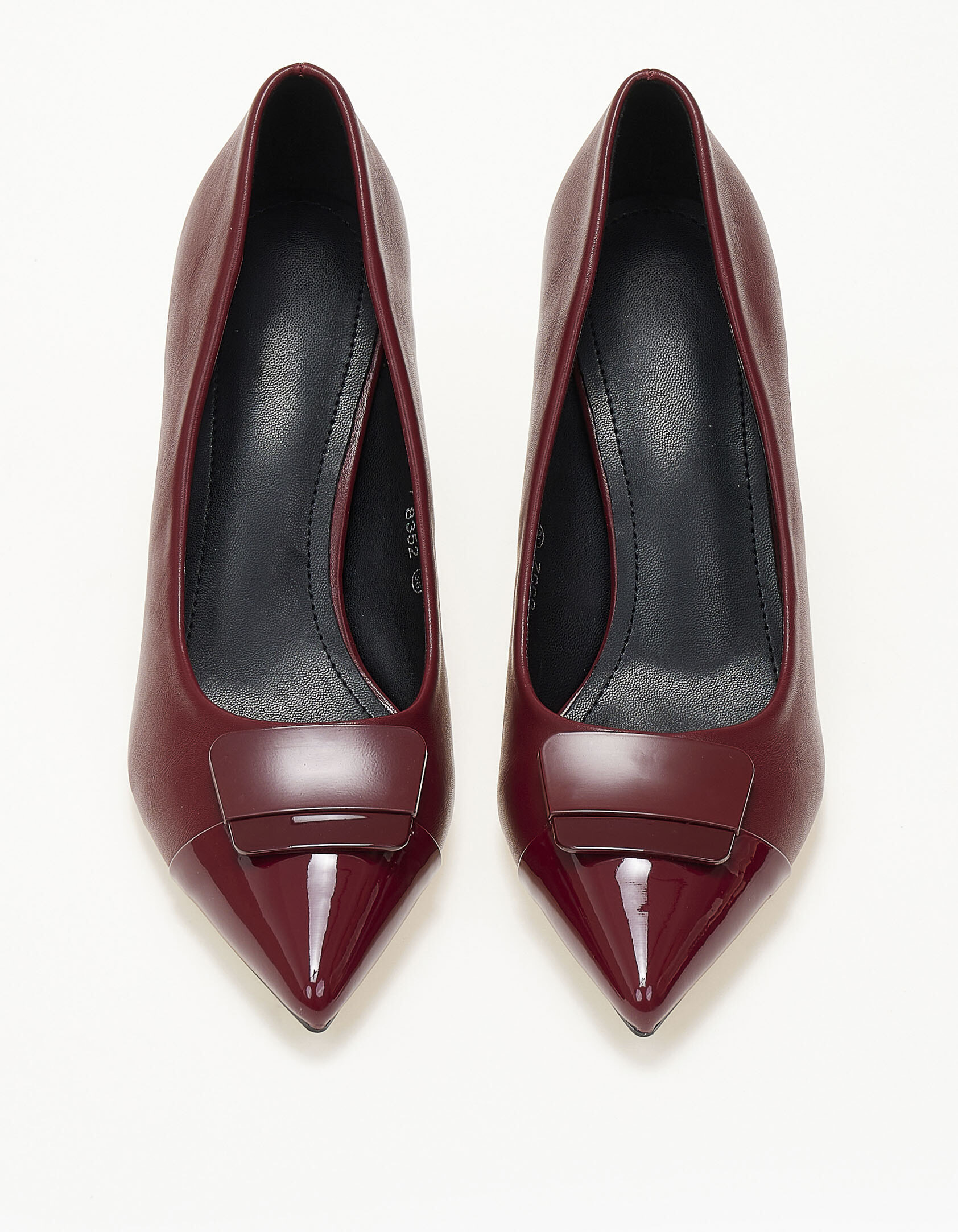 Γόβες με διακοσμητική αγκράφα - Μπορντώ φωτογραφία