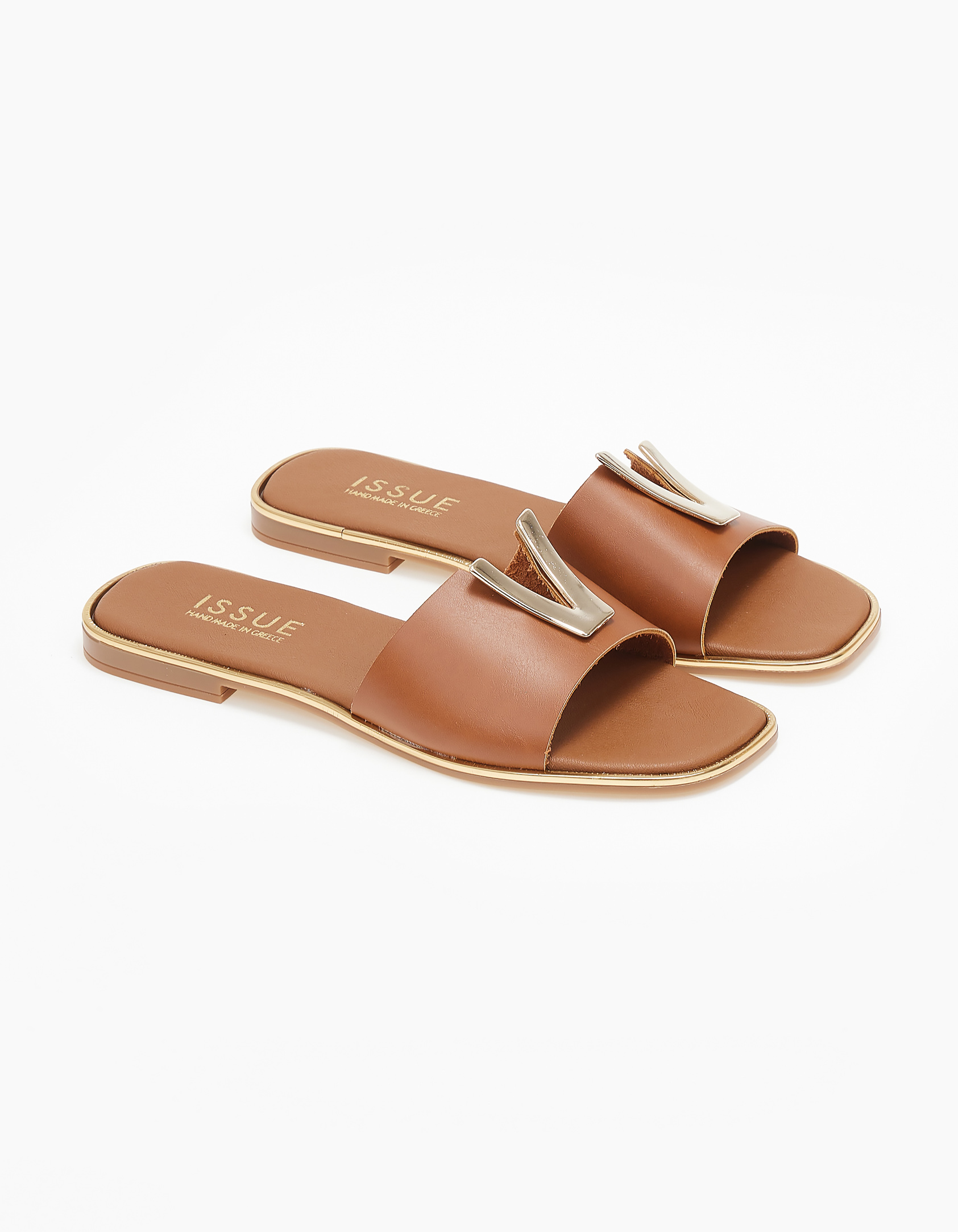 Σανδάλια ελληνικής κατασκευής με μεταλλικό διακοσμητικό - Ταμπά