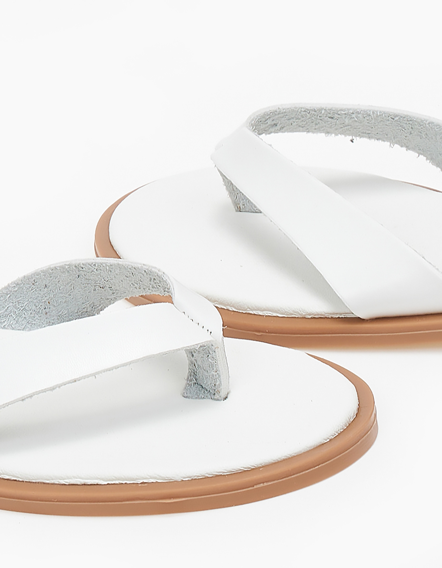 Σανδάλια ελληνικής κατασκευής με δίχαλο και μπαρέτα - Λευκό φωτογραφία