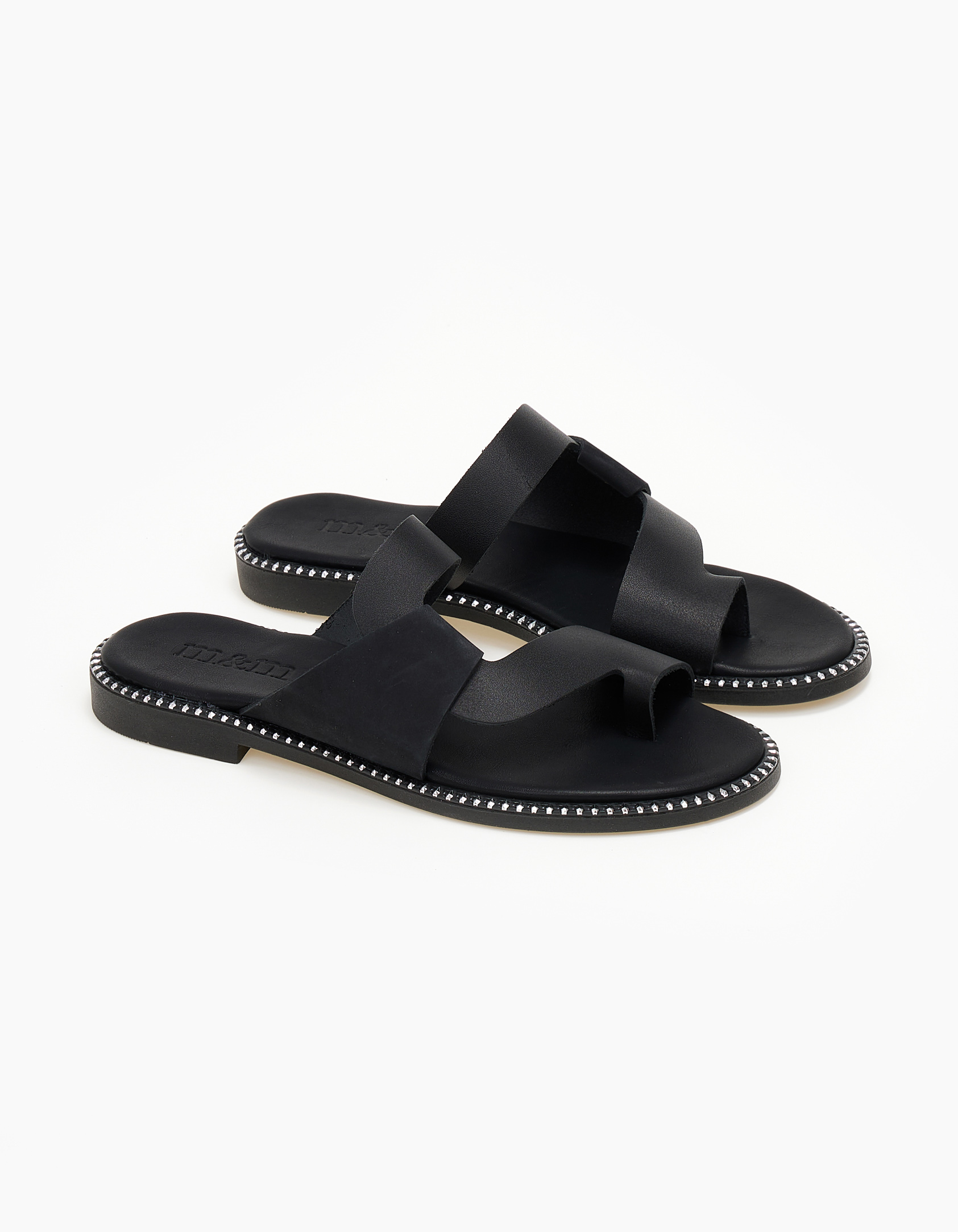 Δερμάτινα σανδάλια με toe ring και μεταλλική λεπτομέρεια - Μαύρο