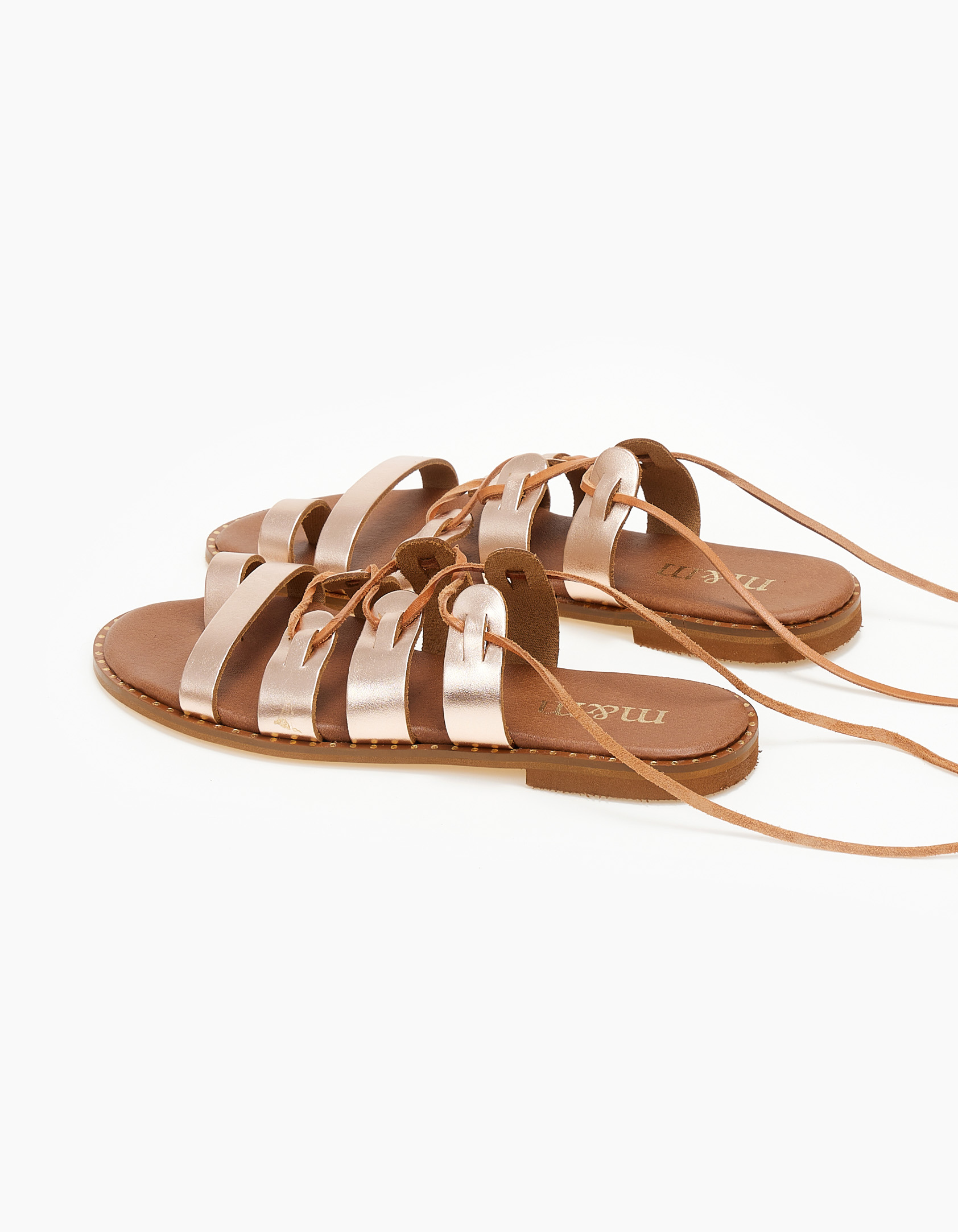 Lace up δερμάτινα σανδάλια με toe ring - Χαλκός φωτογραφία