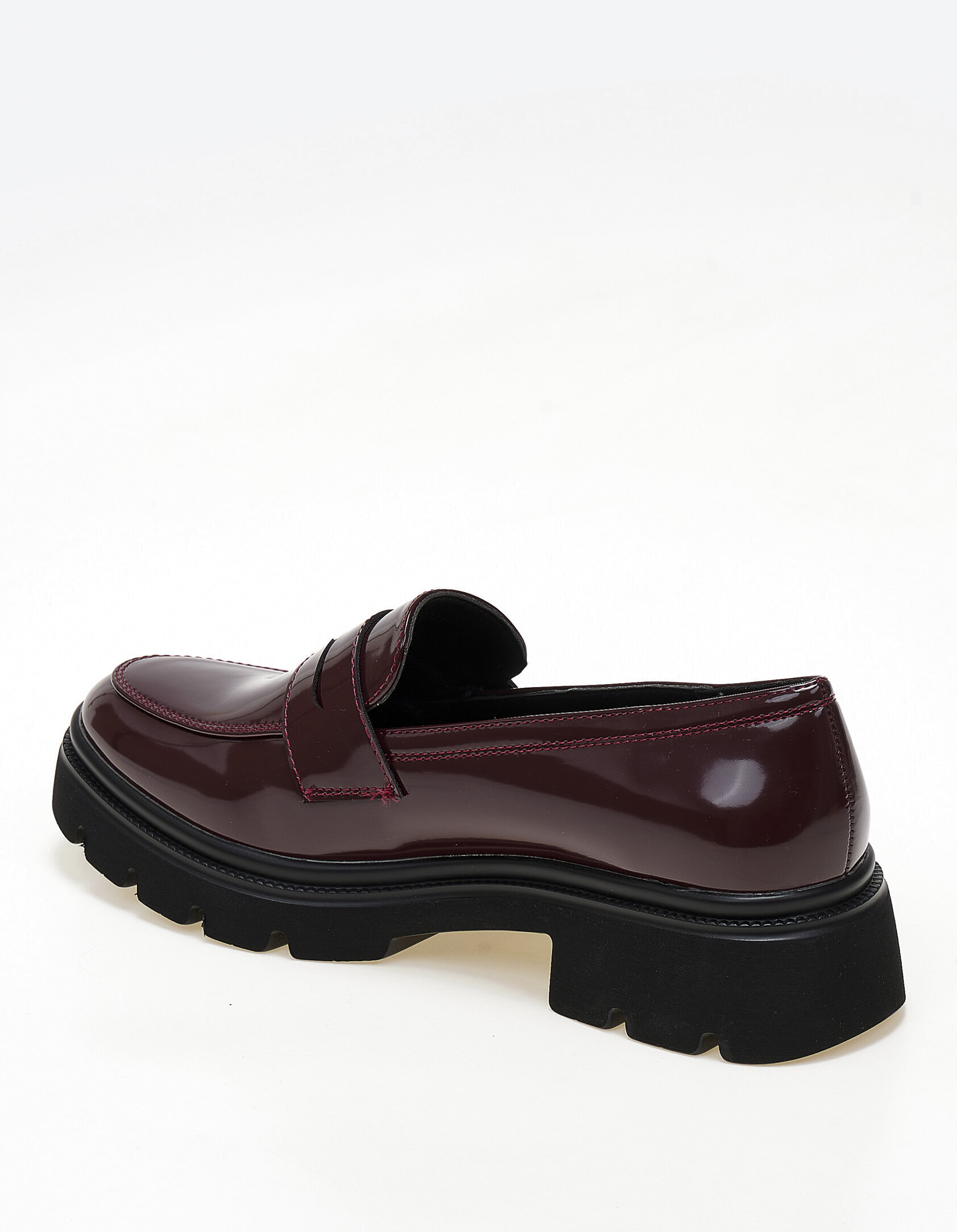 Loafers λουστρίνι με τρακτερωτή σόλα - Μπορντώ φωτογραφία