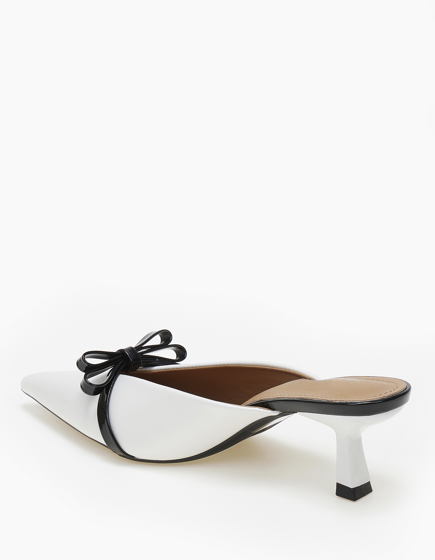 Mules μυτερά με λεπτό τακούνι και ιδιαίτερο φιογκάκι - Λευκό φωτογραφία