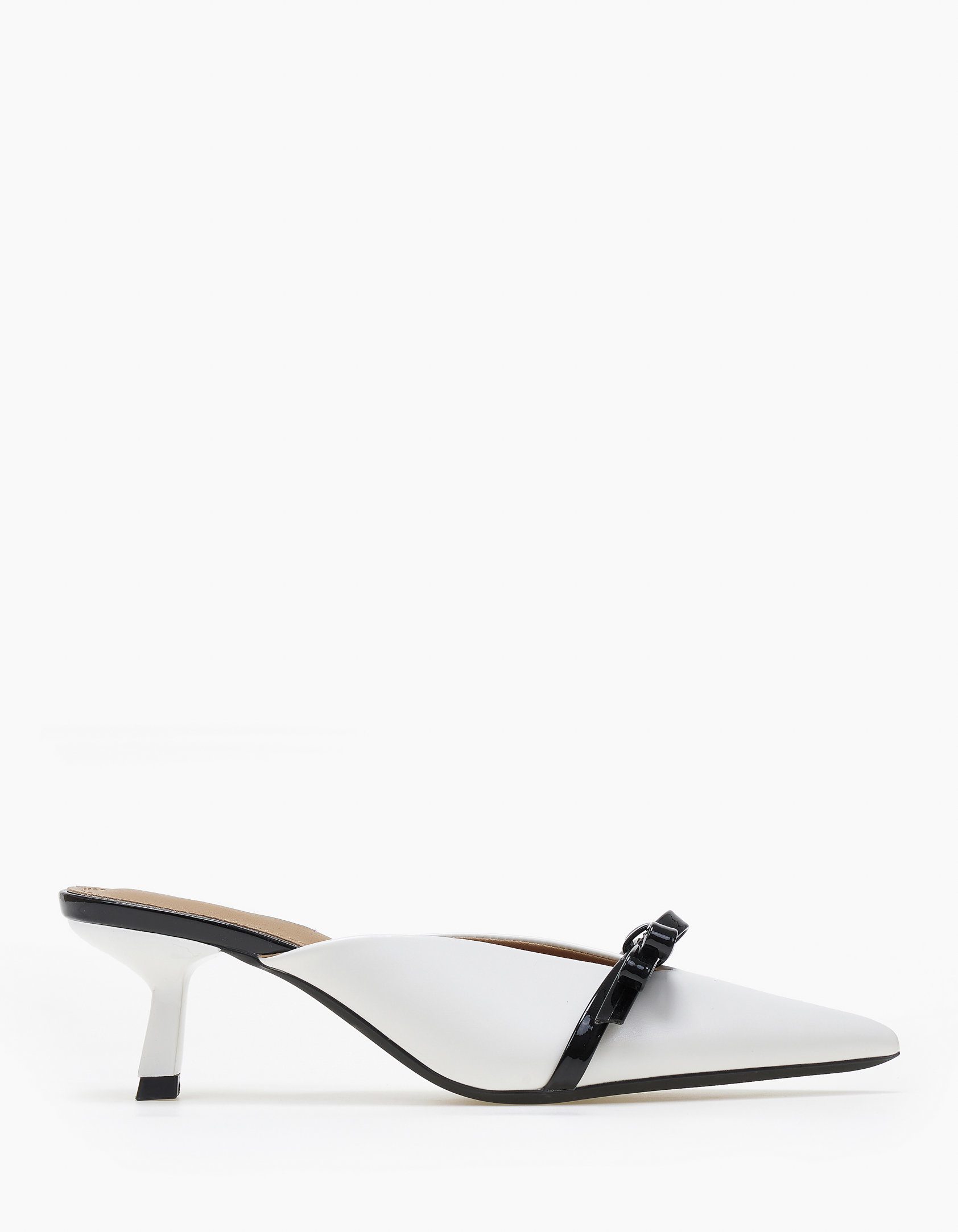 Mules μυτερά με λεπτό τακούνι και ιδιαίτερο φιογκάκι - Λευκό φωτογραφία