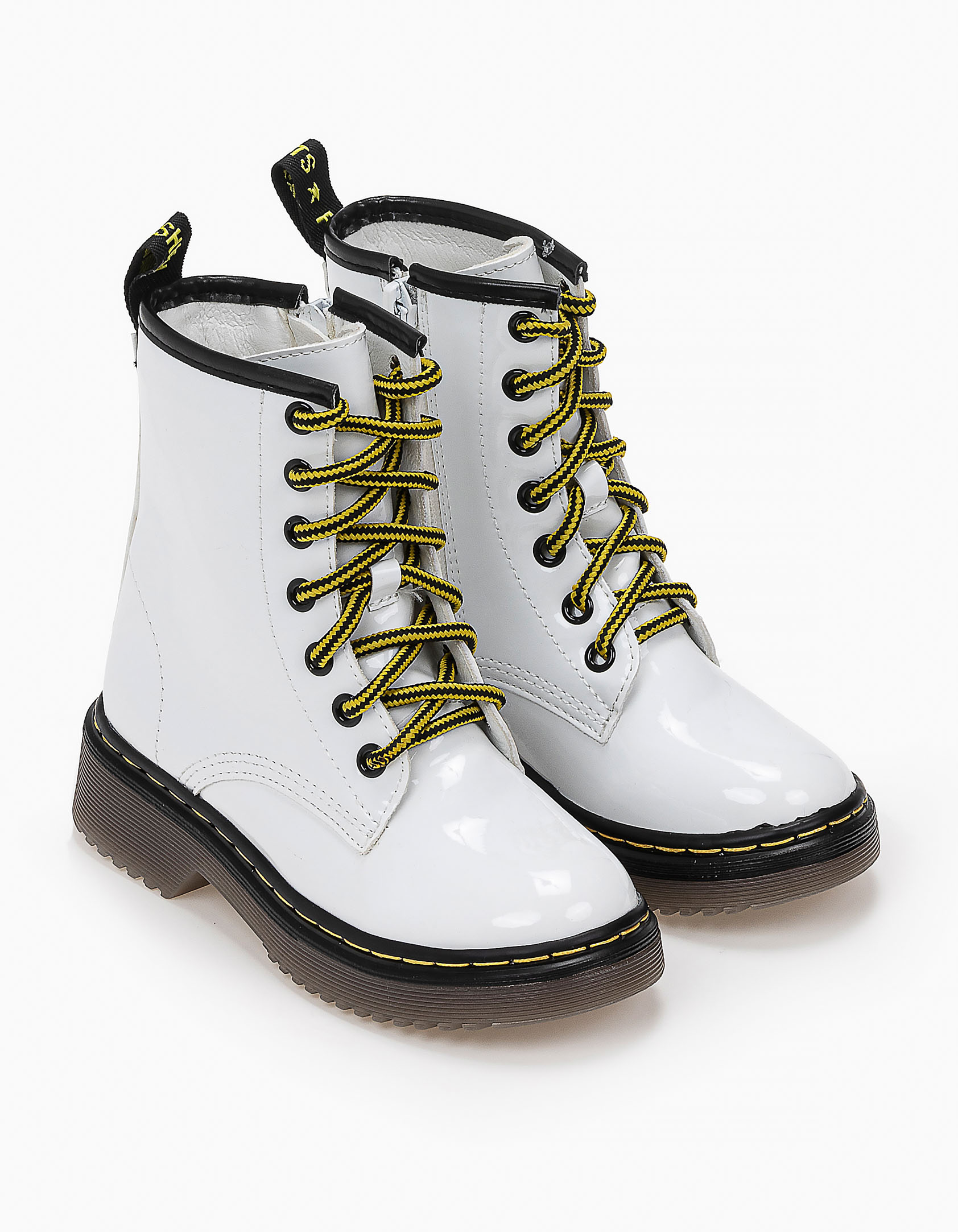 Παιδικά αρβυλάκια λουστρίνι με εξώραφα και tag - Λευκό