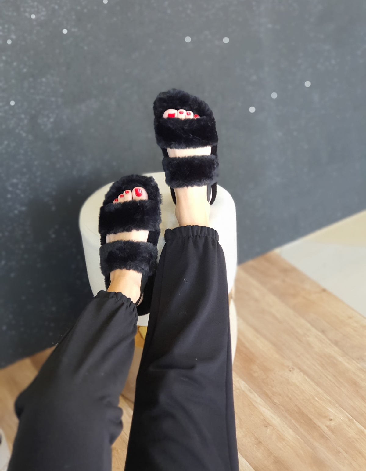 Γούνινες παντόφλες με δύο φάσες - Μαύρο