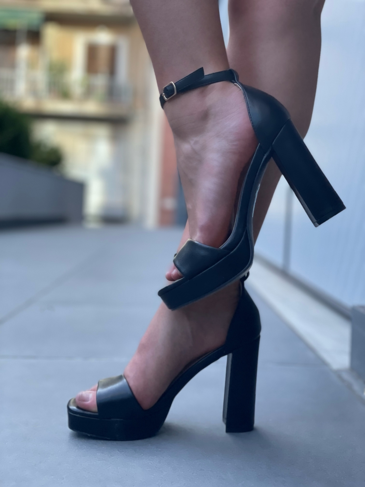 Πέδιλα με μπαρέτα και φιάπα - Μαύρο