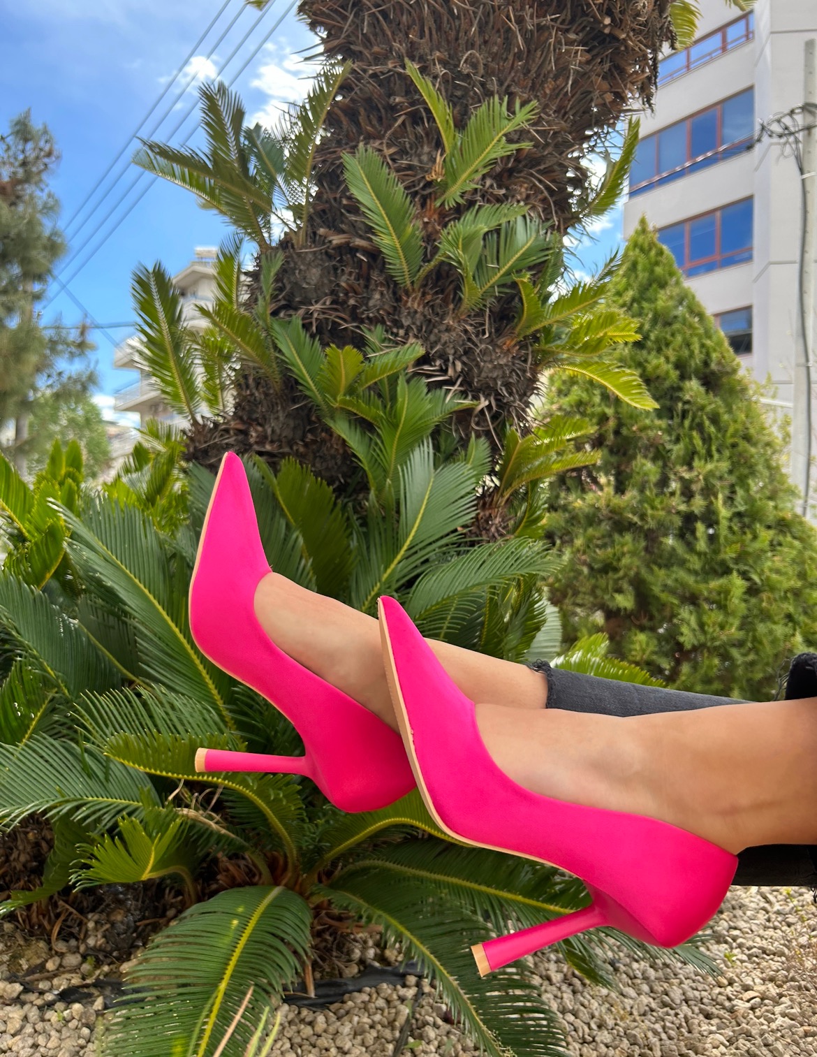 Σατέν μυτερές γόβες με ιδιαίτερο τακούνι - Φούξια