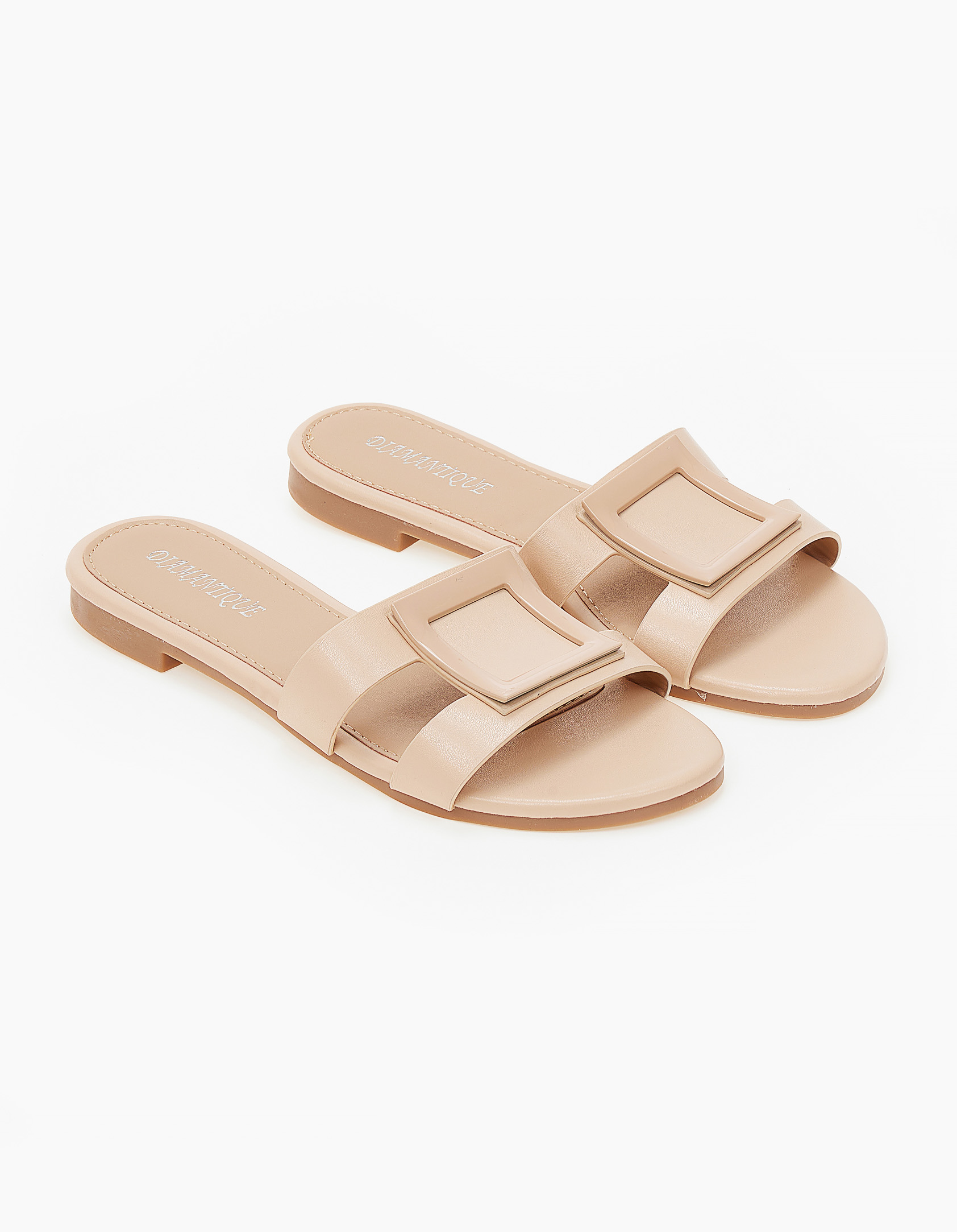 Σανδάλια με φάσα και μεταλλική λεπτομέρεια - Μπεζ