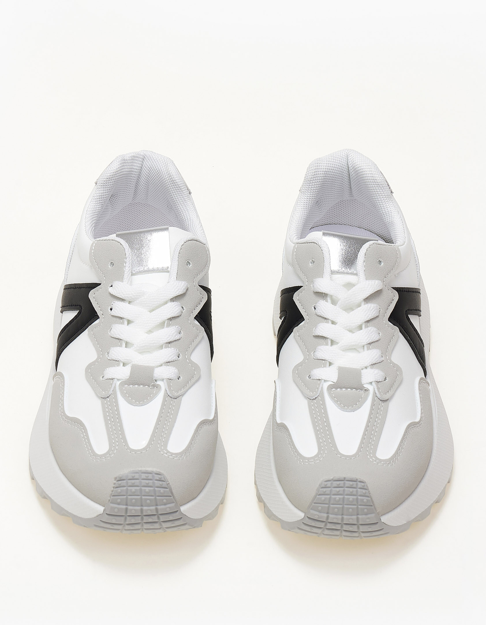 Sneaker με διχρωμία και chuncky σόλα - Λευκό φωτογραφία