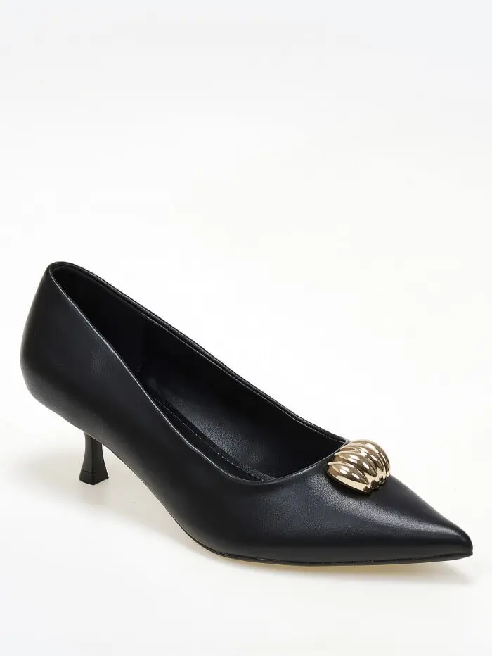 Chic γόβες με μεταλλική χρυσή λεπτομέρεια