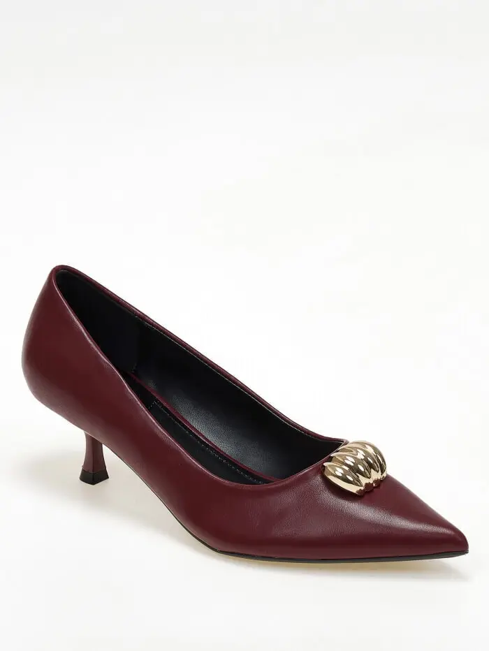 Chic γόβες με μεταλλική χρυσή λεπτομέρεια