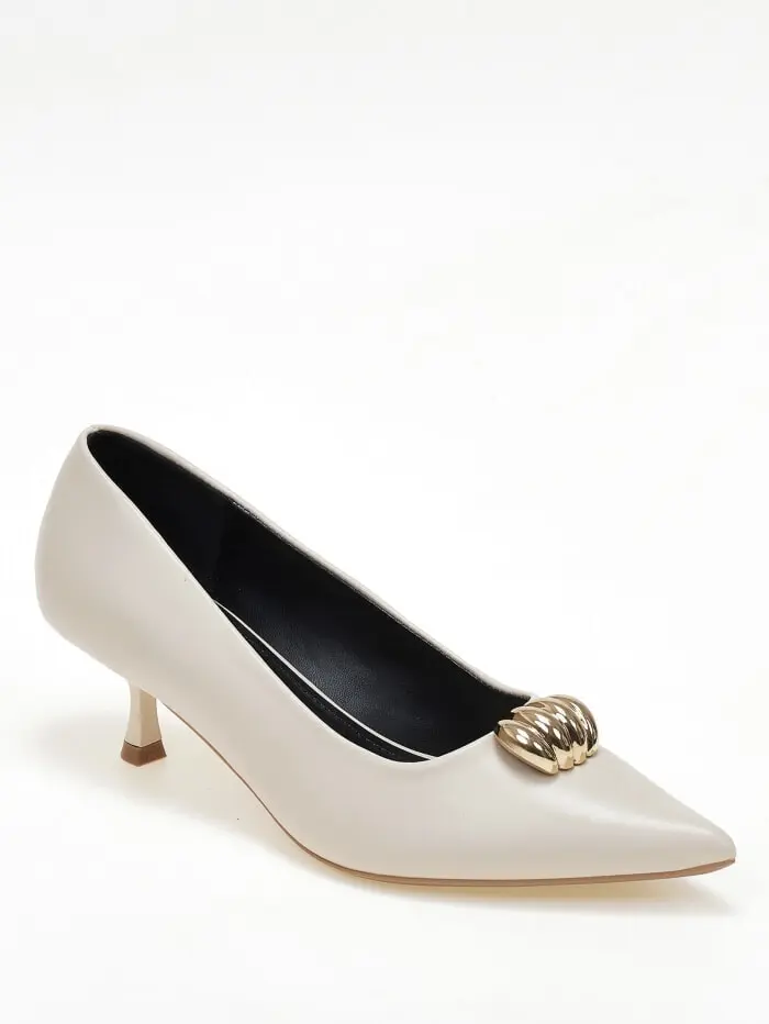 Chic γόβες με μεταλλική χρυσή λεπτομέρεια