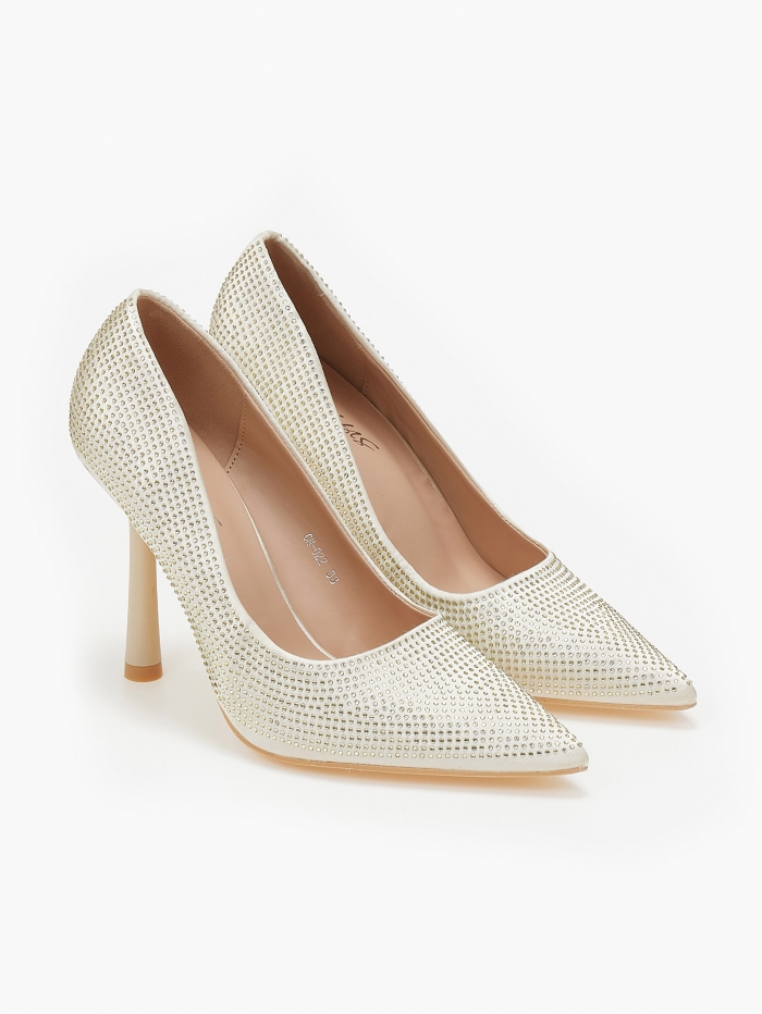 Γόβες με στρας και ιδιαίτερο τακούνι