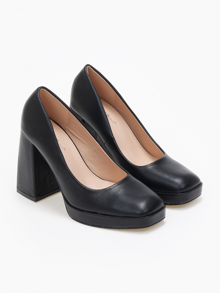 Γόβες με χοντρό τακούνι και φιάπα