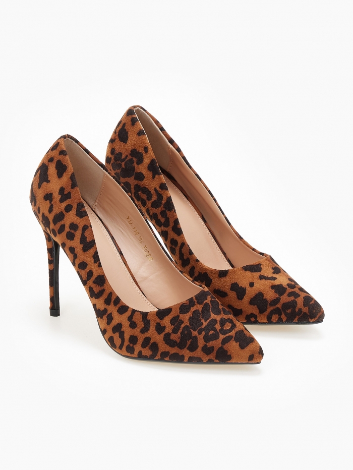 Μυτερές γόβες με suede υφή και λεπτό τακούνι