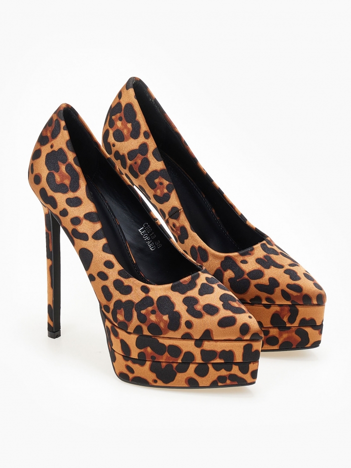 Μυτερές γόβες με διπλή φιάπα και λεπτό τακούνι