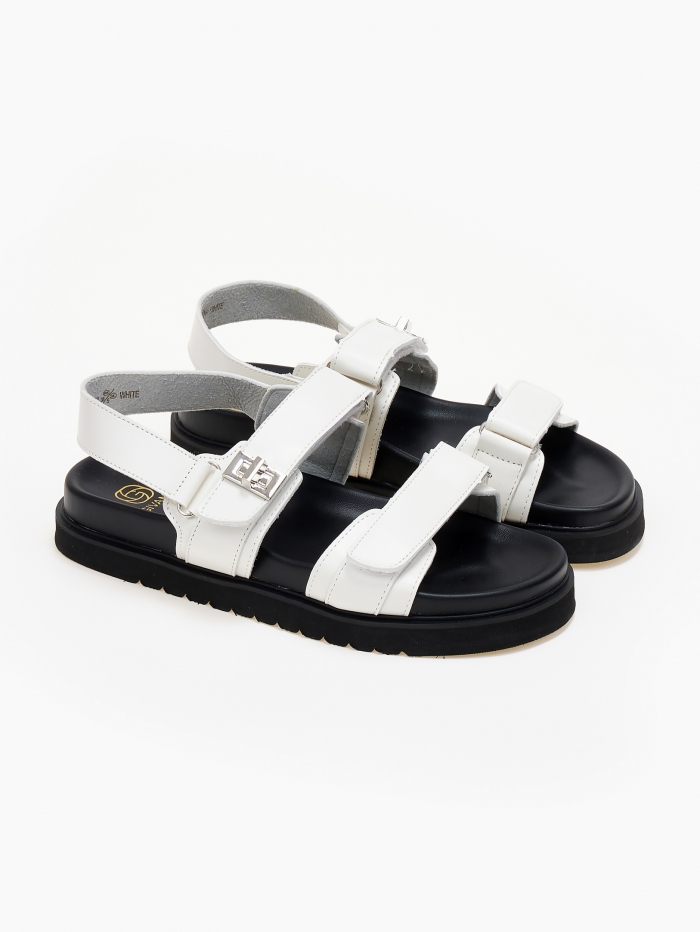 Flatforms με μεταλλική λεπτομέρεια