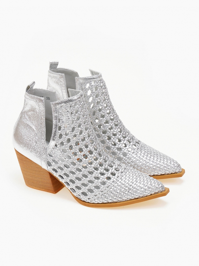 Μποτάκια με πλεκτό σχέδιο