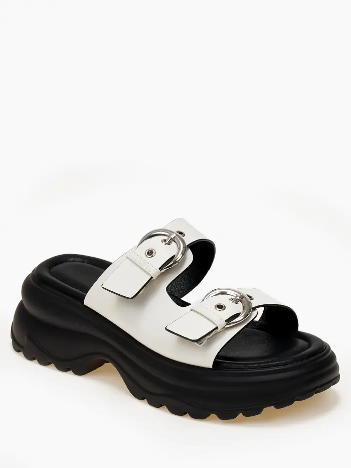 Σανδάλια chunky με αγκράφες