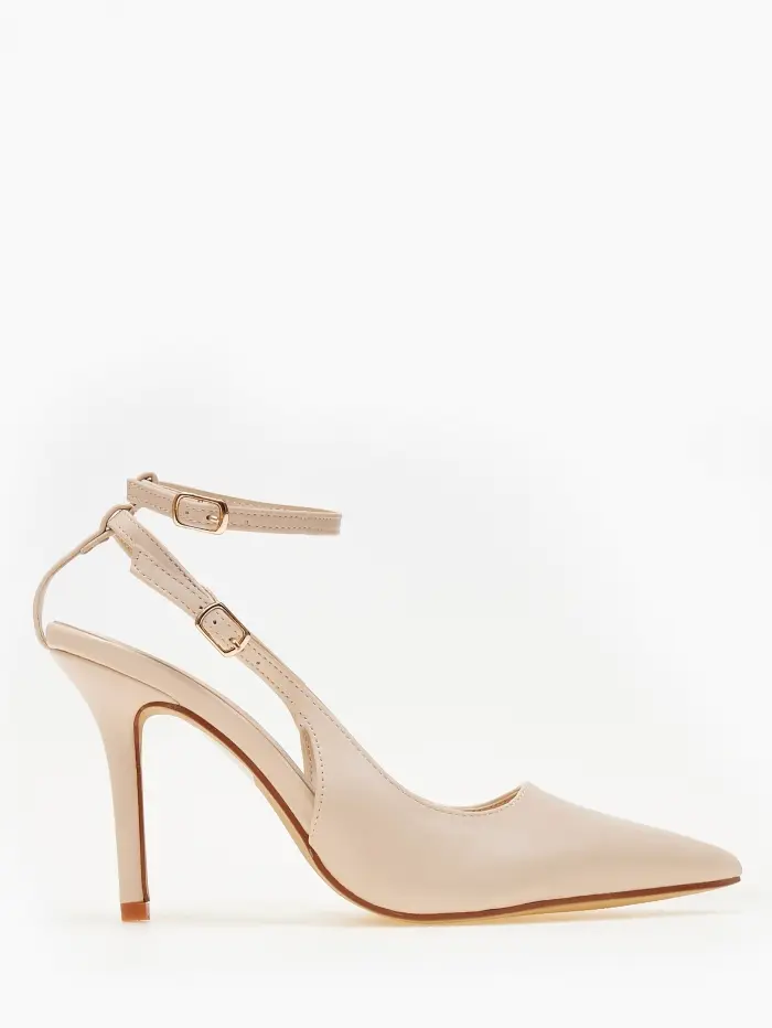 Ψηλές γόβες με ανοίγματα