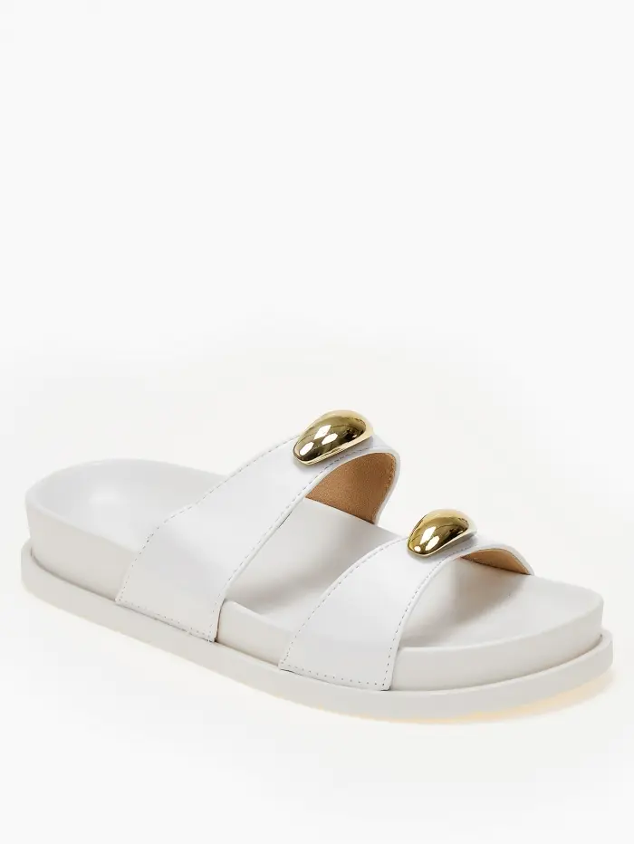 Σανδάλια flatform με μεταλλικές λεπτομέρειες