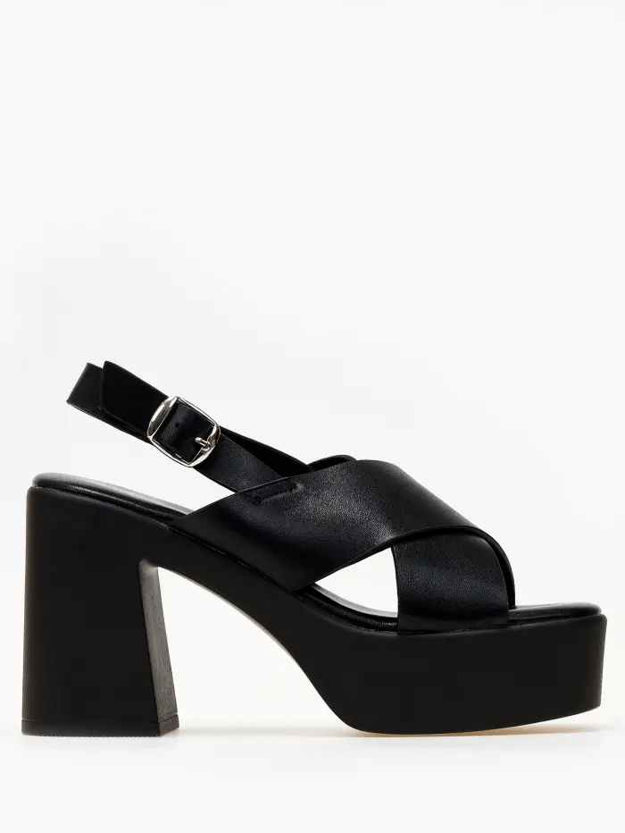 Πέδιλα χιαστί με φιάπα και χοντρό τακούνι